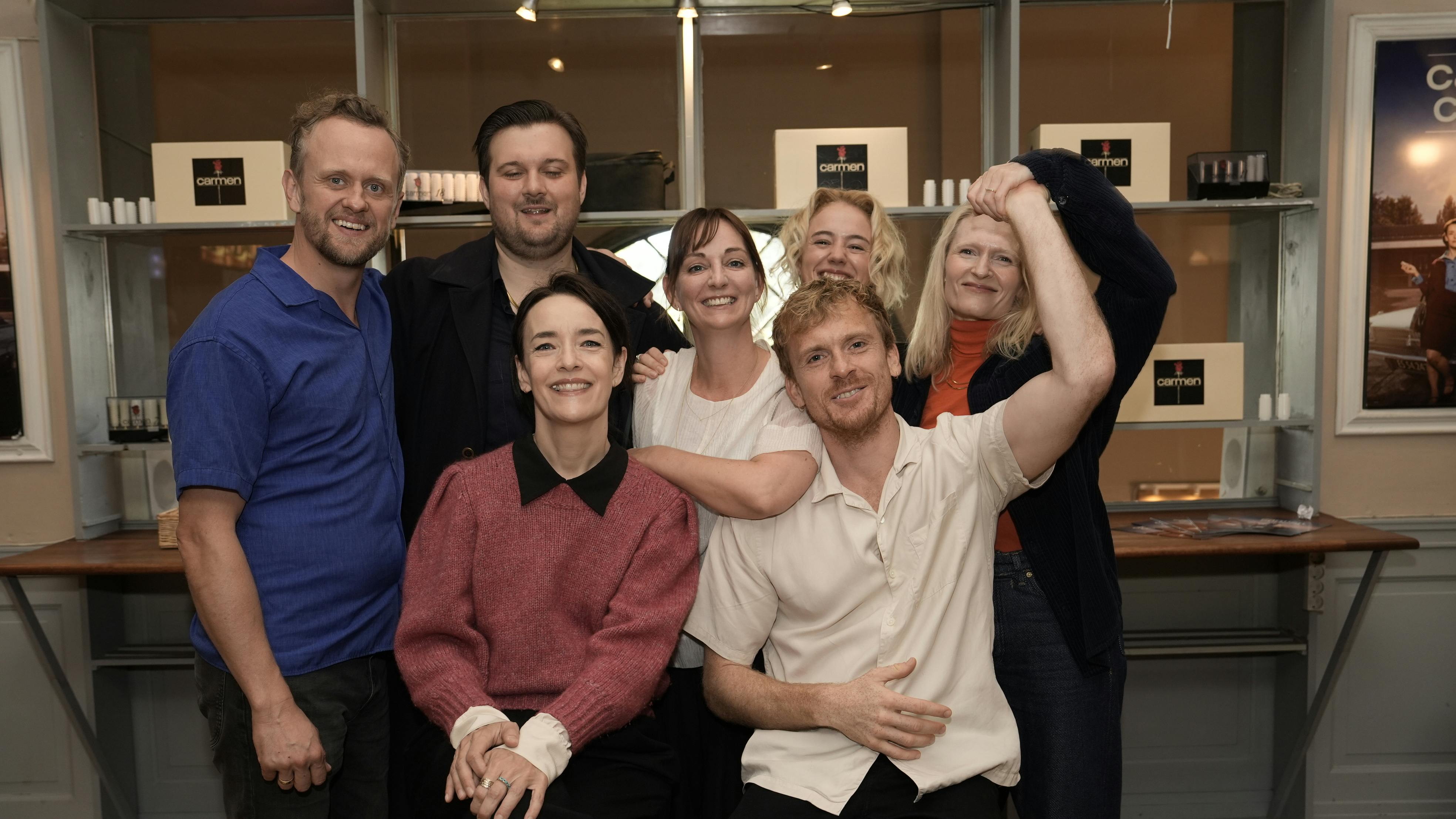 Morten Hee Andersen (i hvid trøje, red.) har fundet kærligheden igen. Her ses han tidligere i dag sammen med resten af holdet på "Carmen Curlers".