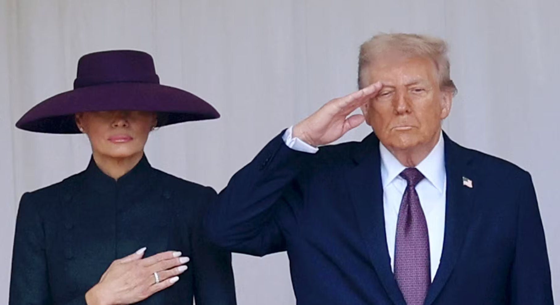 Den amerikanske præsidents kone, Melania Trump vakte stor opsigt med sit outfit under onsdagens besøg i London.