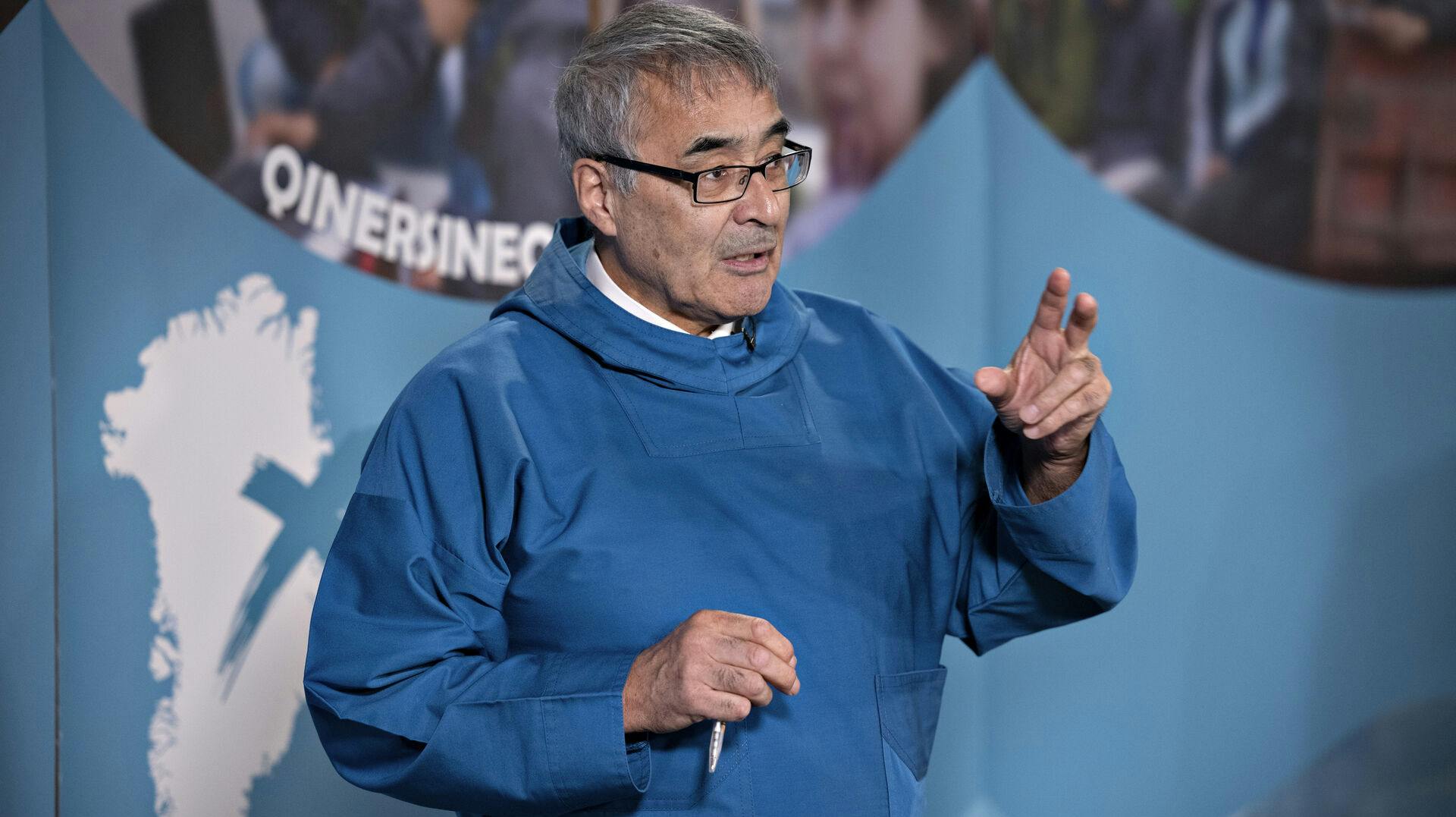 Hans Enoksen, der er tidligere regeringsleder i Grønland, er død efter længere tids sygdom.