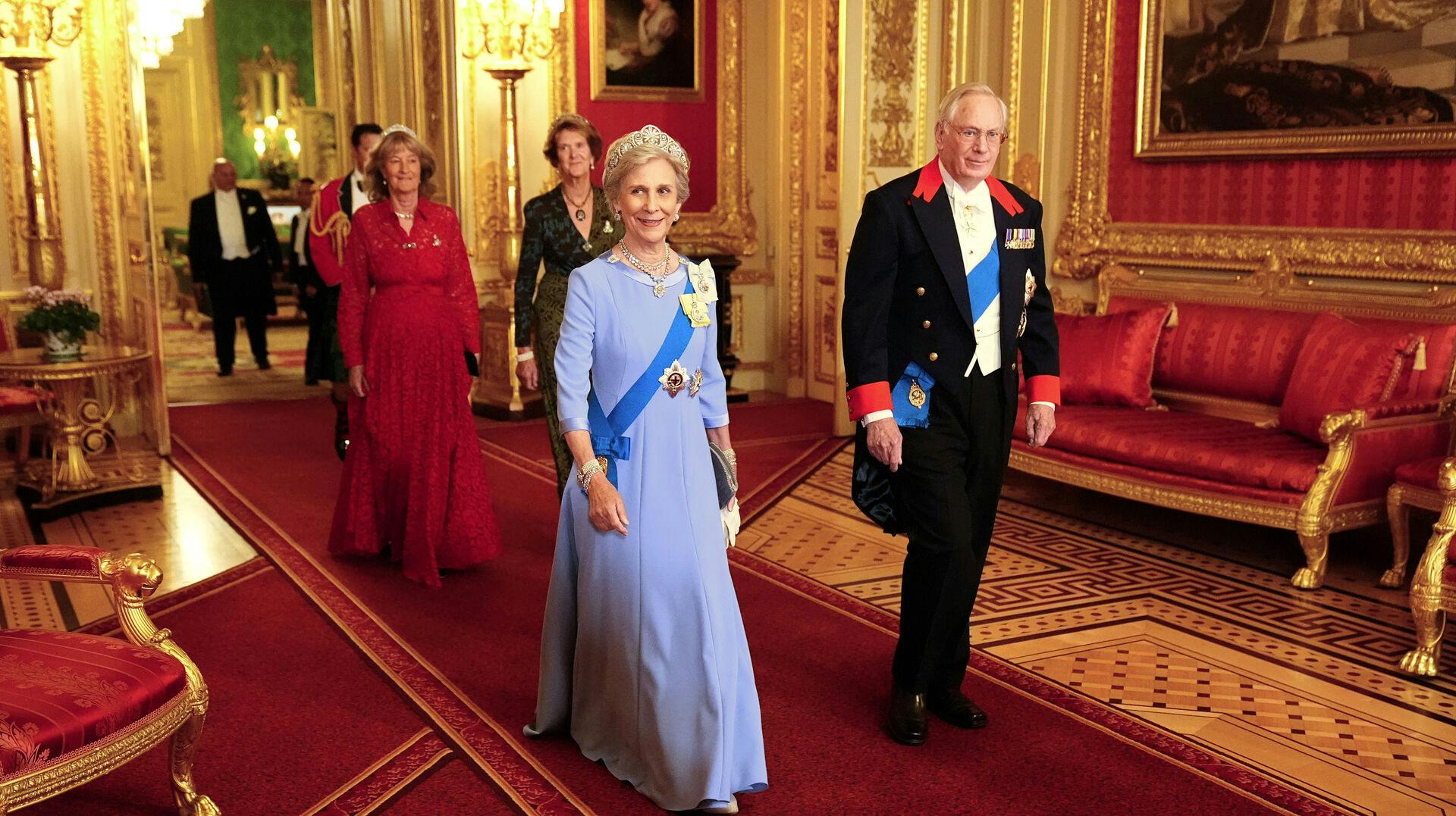 Her ses hertuginden og hertugen ankomme.