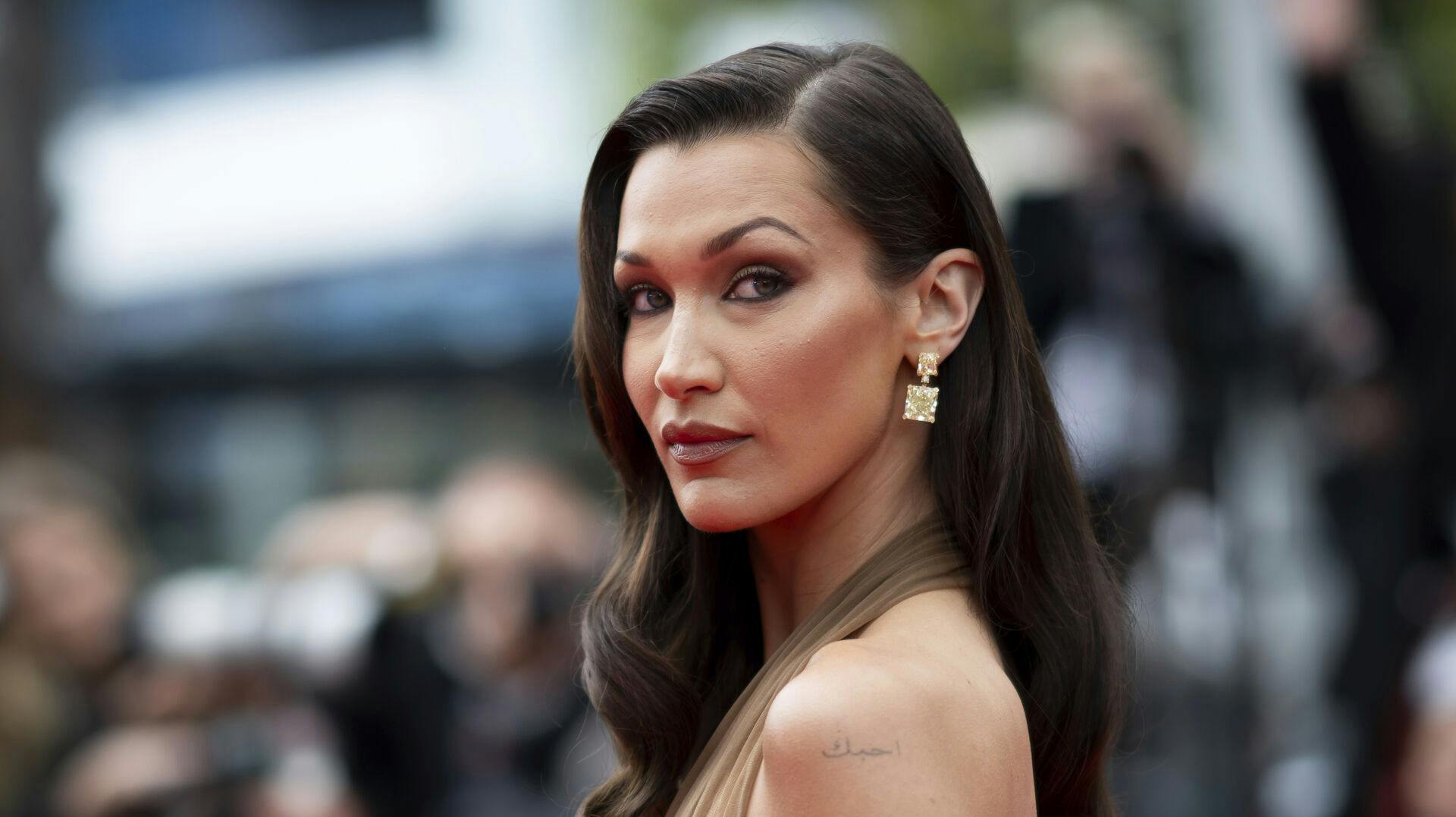 Bella Hadid har delt billeder fra sygesengen - langt fra den røde løber.