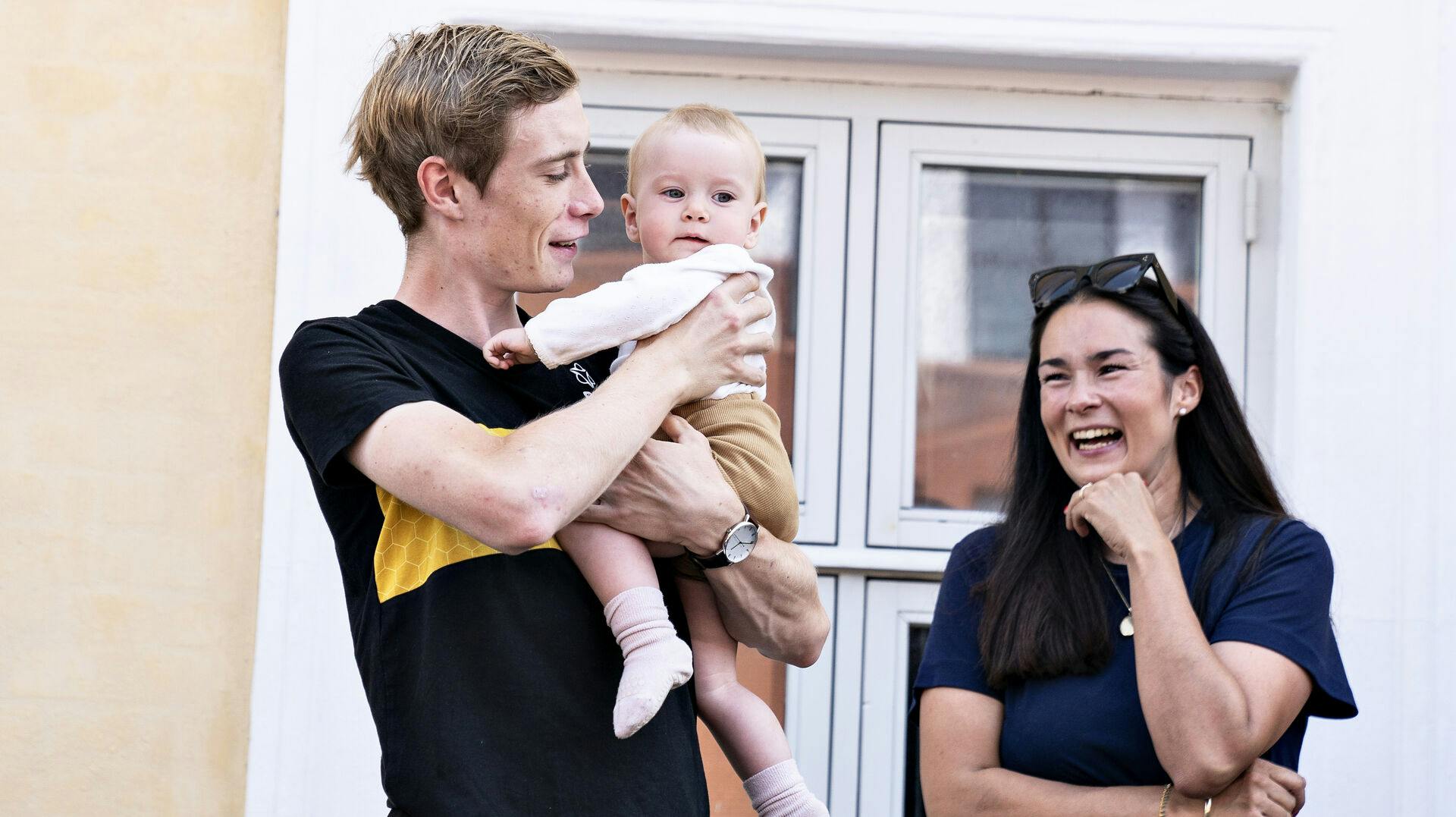 Jonas Vingegaard blev også fejret i Skive i 2021, efter han blev nummer to i Tour de France. Her med konen Trine Marie Vingegaard Hansen og datteren Frida.