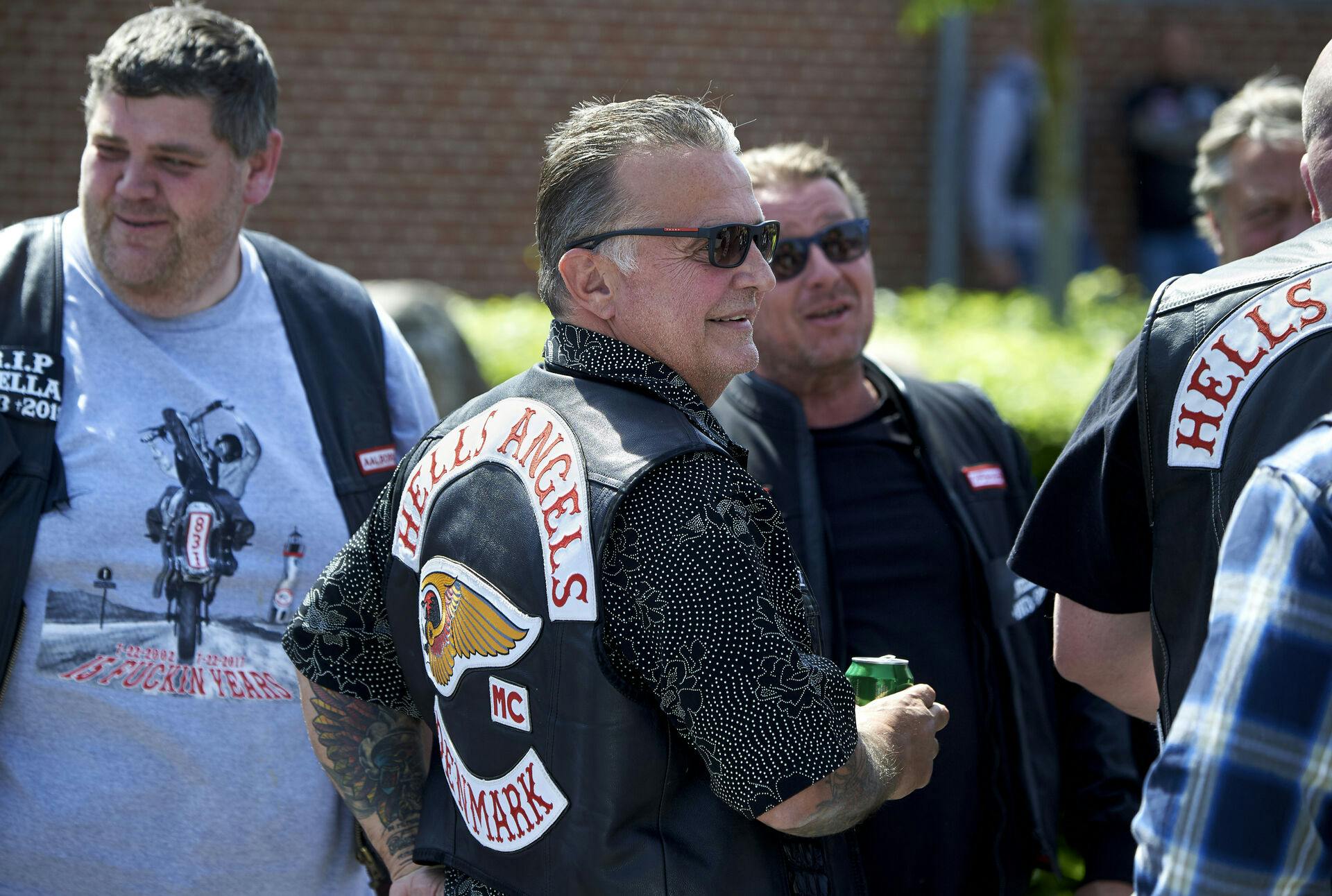 Rene Nøddeskov Ludvigsen også kaldet "Ludvig" ved Hells Angels rocker Stefan "Stella" Ranjith Pedersen begraves fra Sankt Andreas Kirke , Hadsundvej 81, 8930 Randers af sin søster Præst Eva Pedersen fra Hinnerup