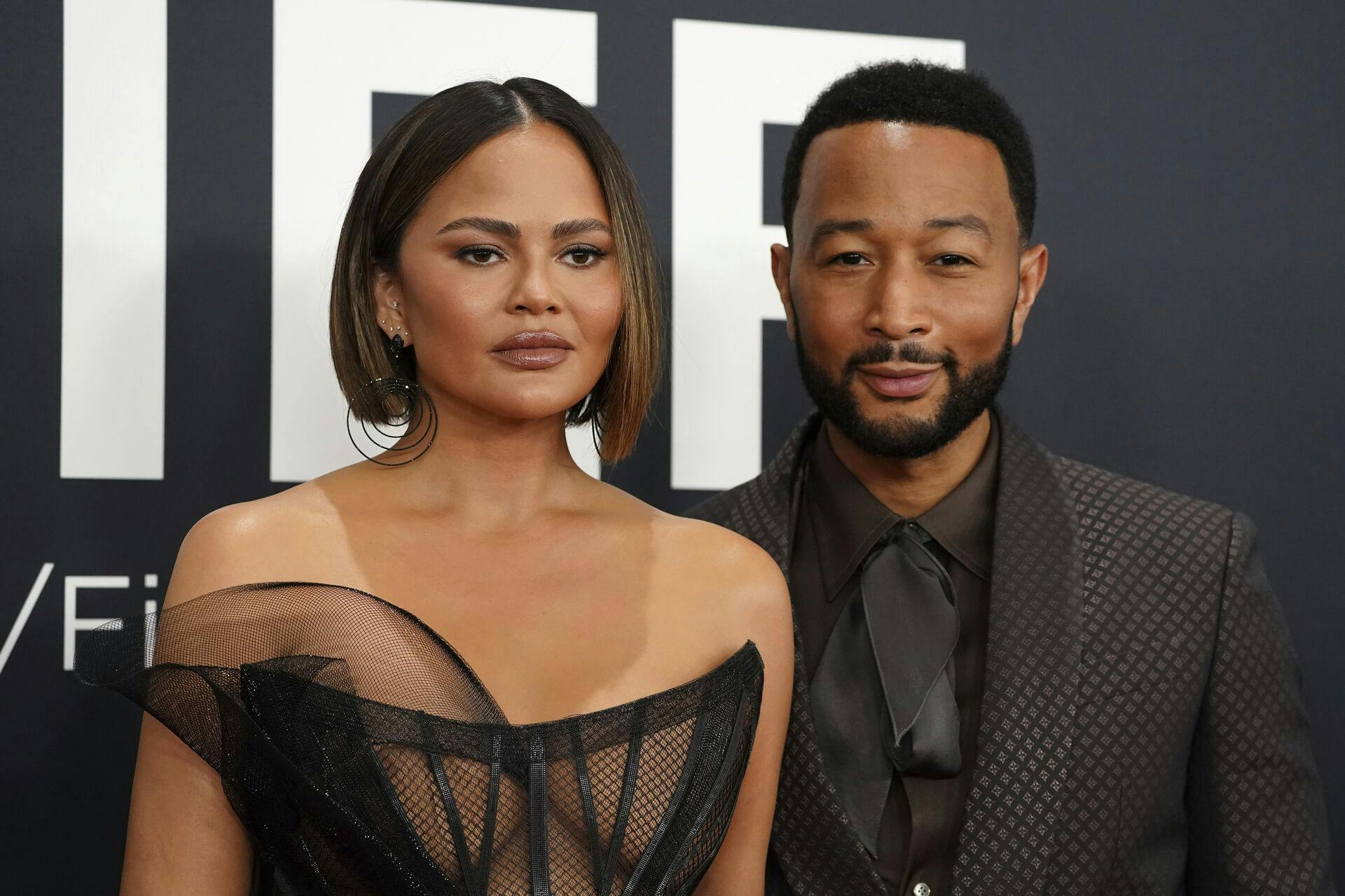 Chrissy Teigen deler den hjerteskærende årsag til, at hun begyndte på Ozempic efter tabet af sønnen Jack.
