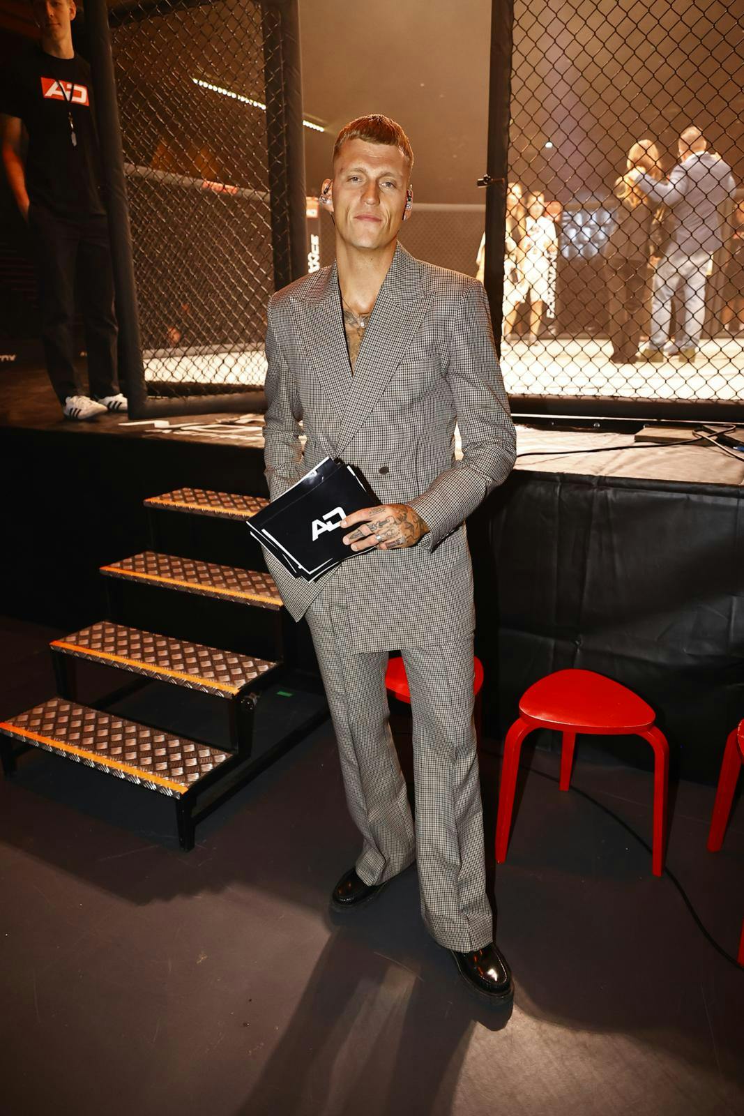 Den overraskelsesfest havde Sebastian Bull ikke lige set komme, men han nød den til fulde. Dog ikke mere end at han lørdag aften kan passe sit job som "ringmester".