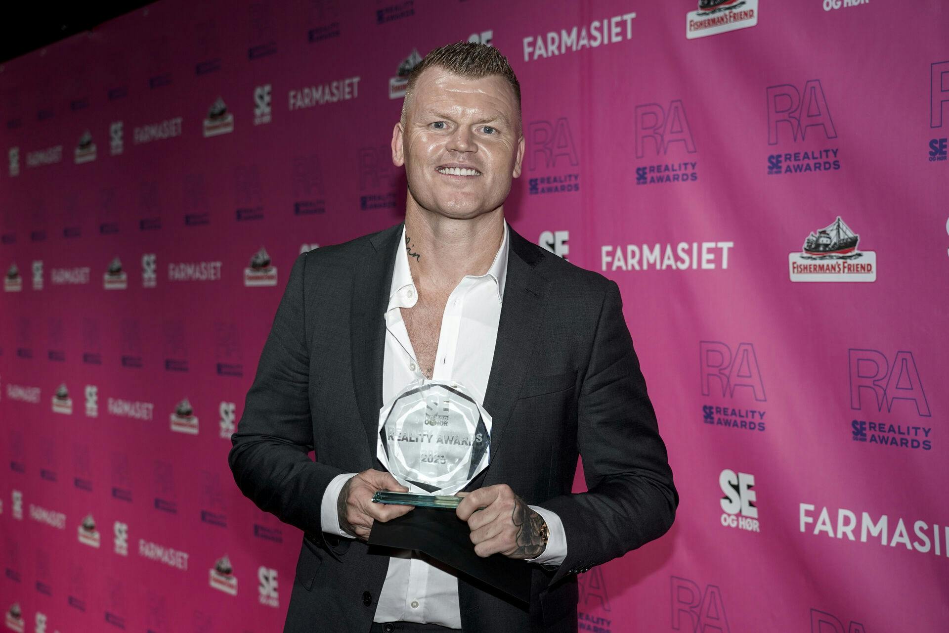 John Arne Riise tog både hjem med sin nye kæreste og en pris. 