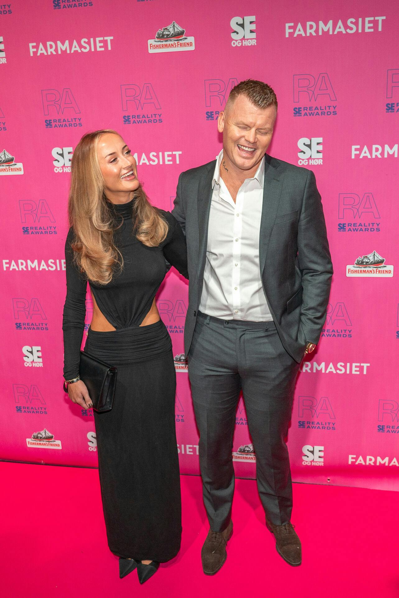 Hedda Ulveraker og John Arne Riise tog fusen på den fremmødte presse. 