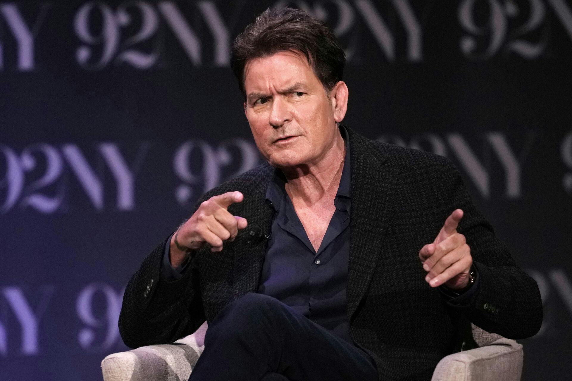Charlie Sheen har for nyligt udgivet som selvbiografi "The Book of Sheen".