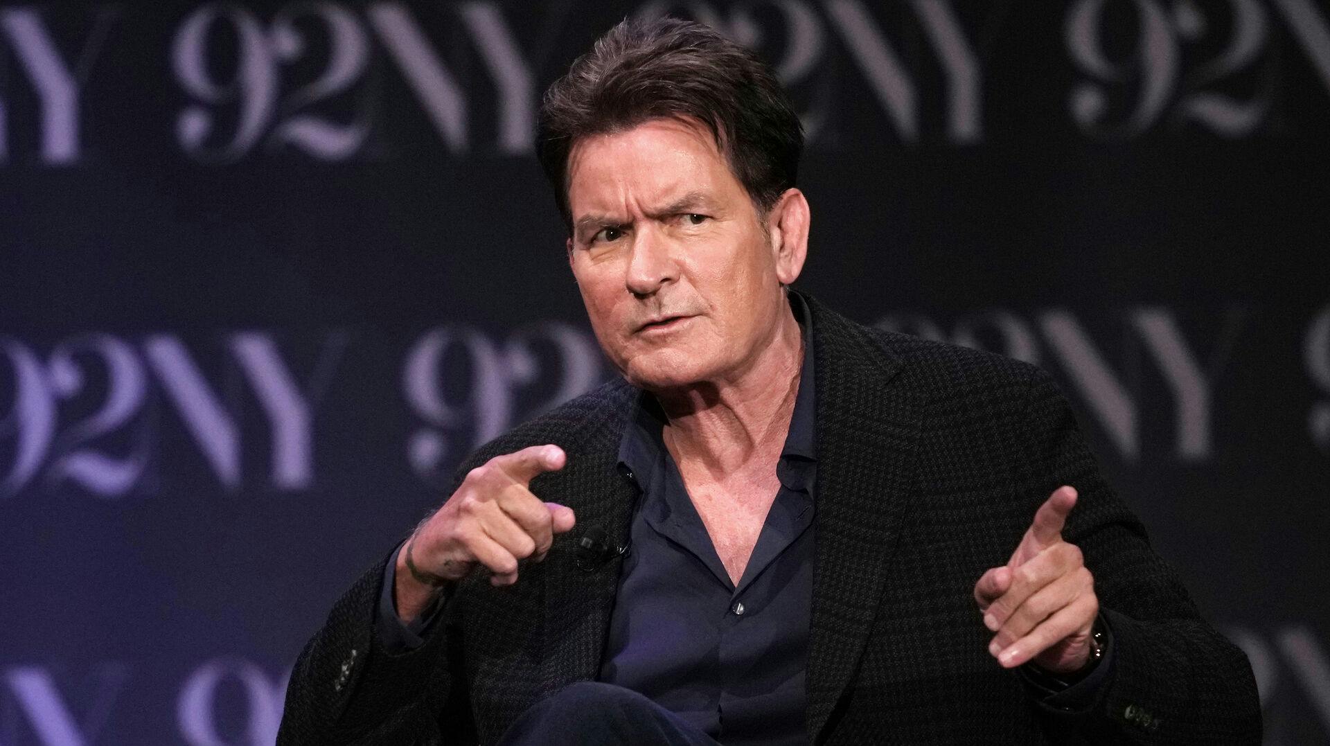 Charlie Sheen har for nyligt udgivet som selvbiografi "The Book of Sheen".