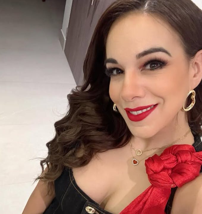 Angiveligt var Debora Estrella ved at lære at flyve, da ulykken fandt sted og kostede hende livet.