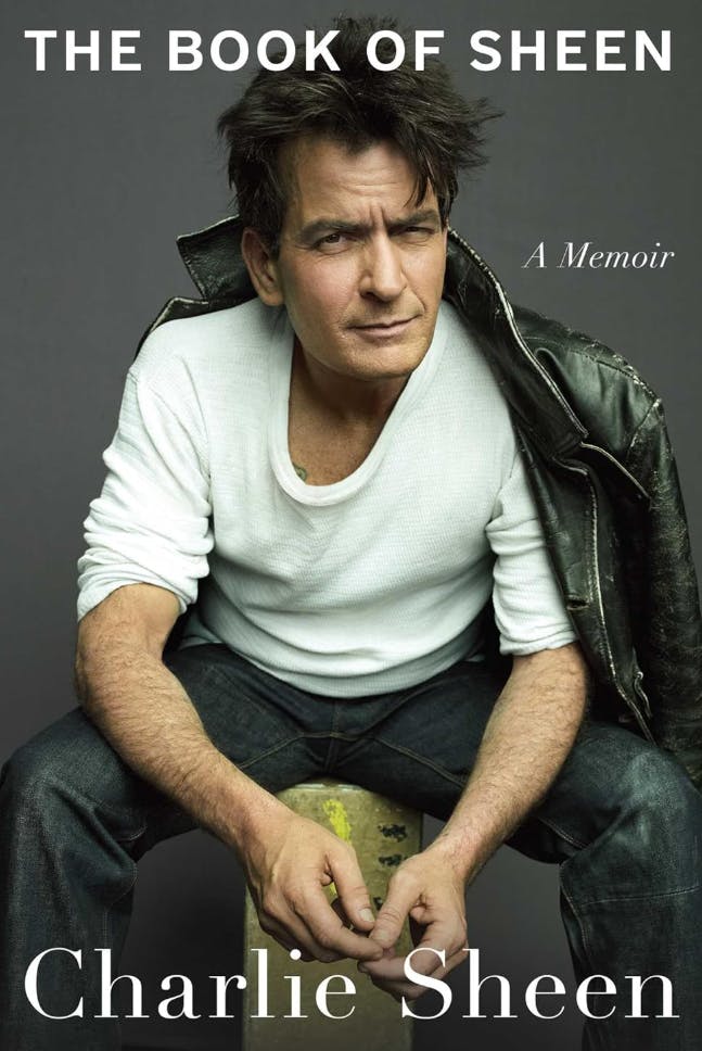 Charlie Sheens selvbiografi "The Book of Sheen", hvori han deler vilde detaljer om sit liv.