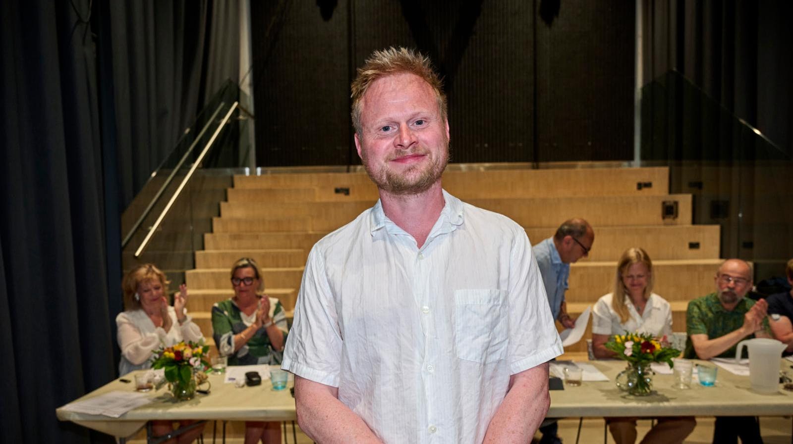 Jonatan Spang er blevet fyret fra DR-programmet "Tæt på Sandheden". DR vil dog ikke svare på, hvad der ligger bag fyringen.
