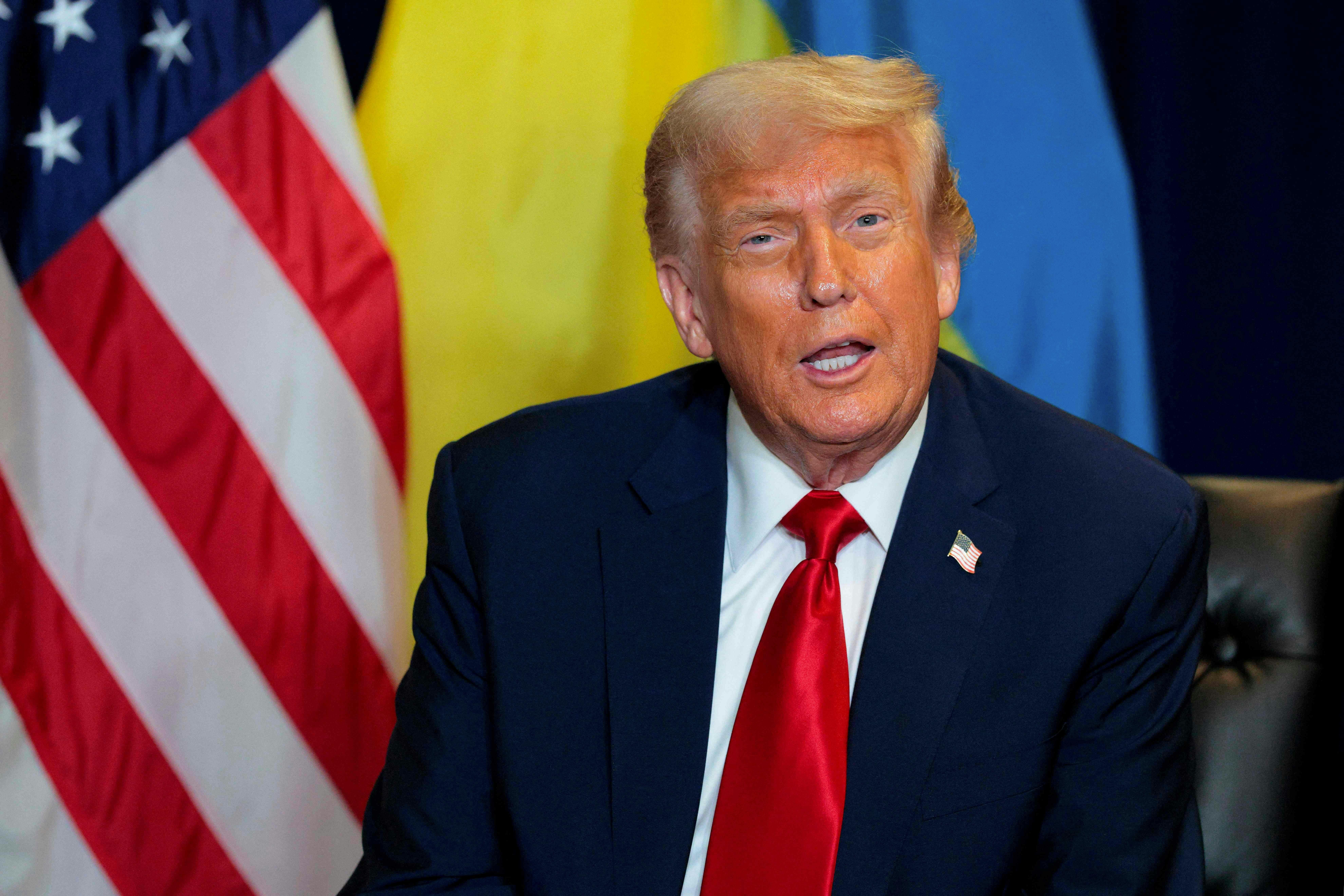 Trump opfordrer desuden Nato-landene til at skyde russiske luftfartøjer ned, hvis de krænker Natos luftrum.