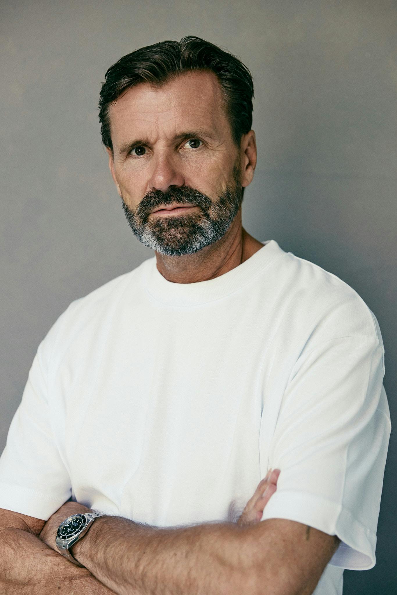 Meinhard St. John er blandt andet kendt fra tv-serien "'Black Cake".