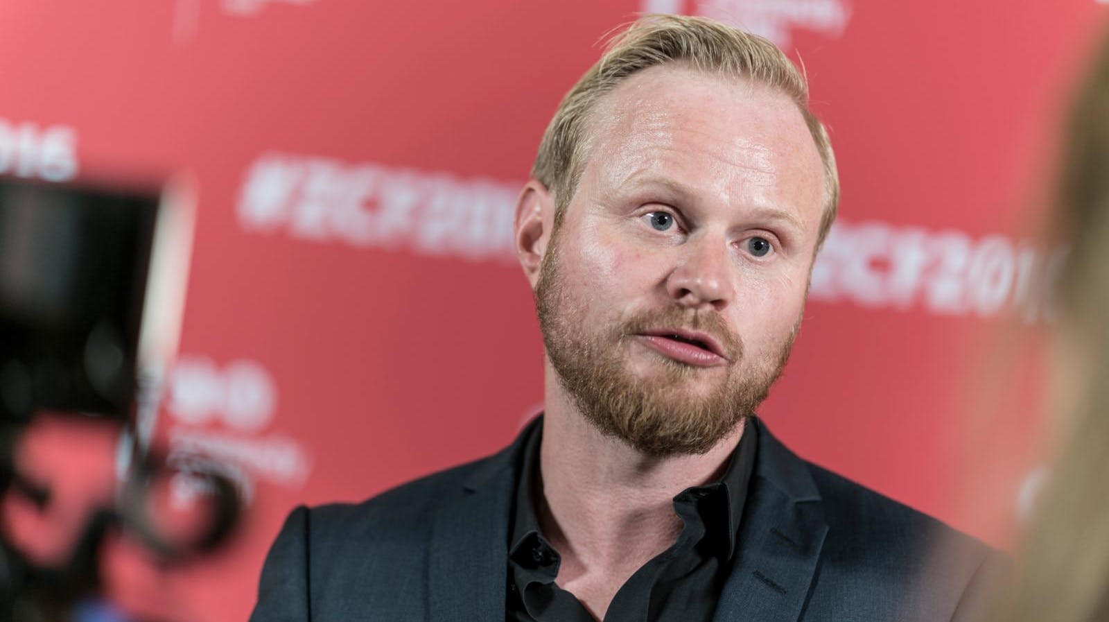 Jonatan Spang har været grov over for andre kvinder, og det er sager, som hans presseperson kender til, fortæller han til SE og HØR.