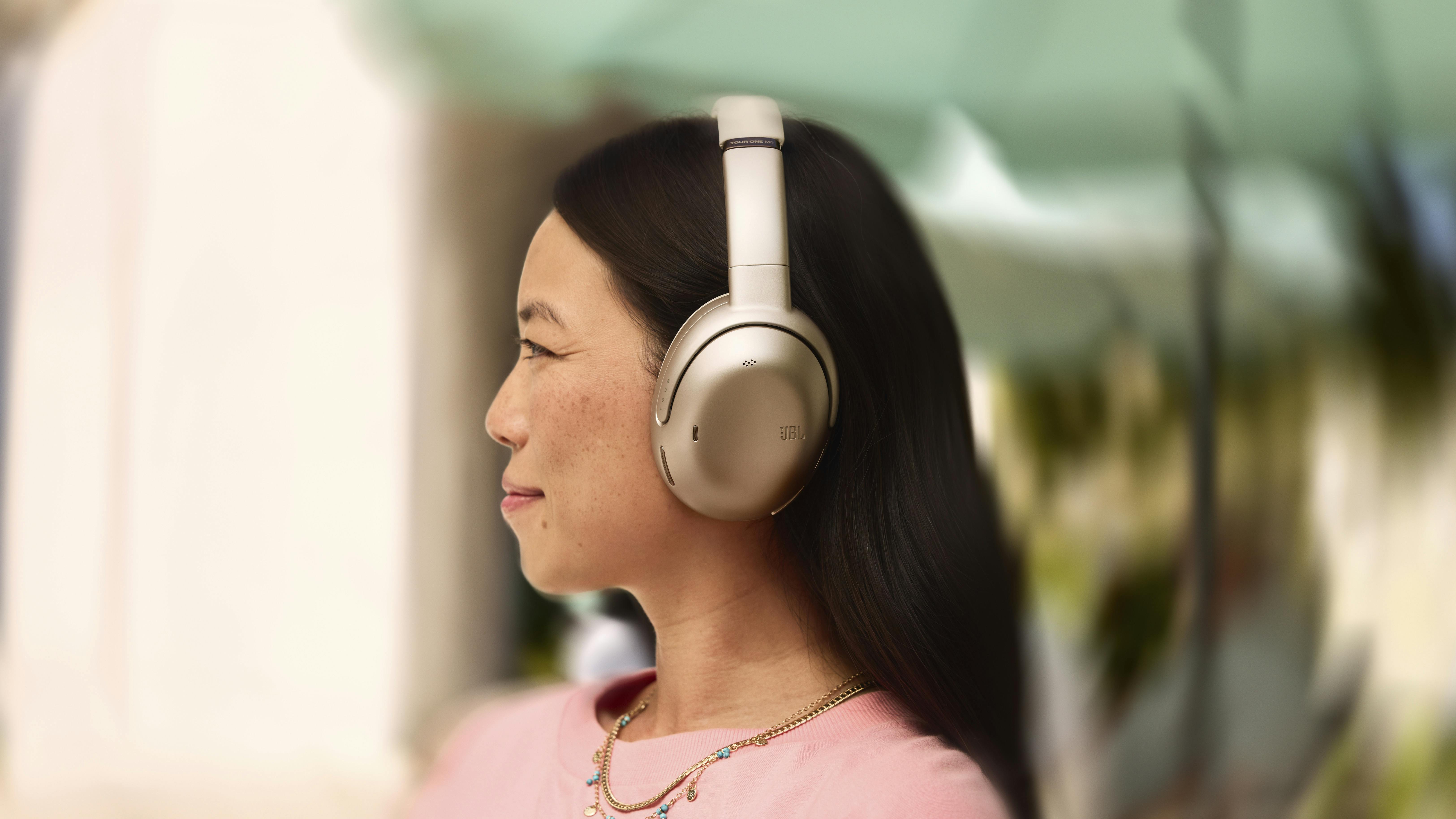 Lyden er varm og energisk, men Sony og Bose leverer stadig skarpere detaljer og bedre støjreduktion.
