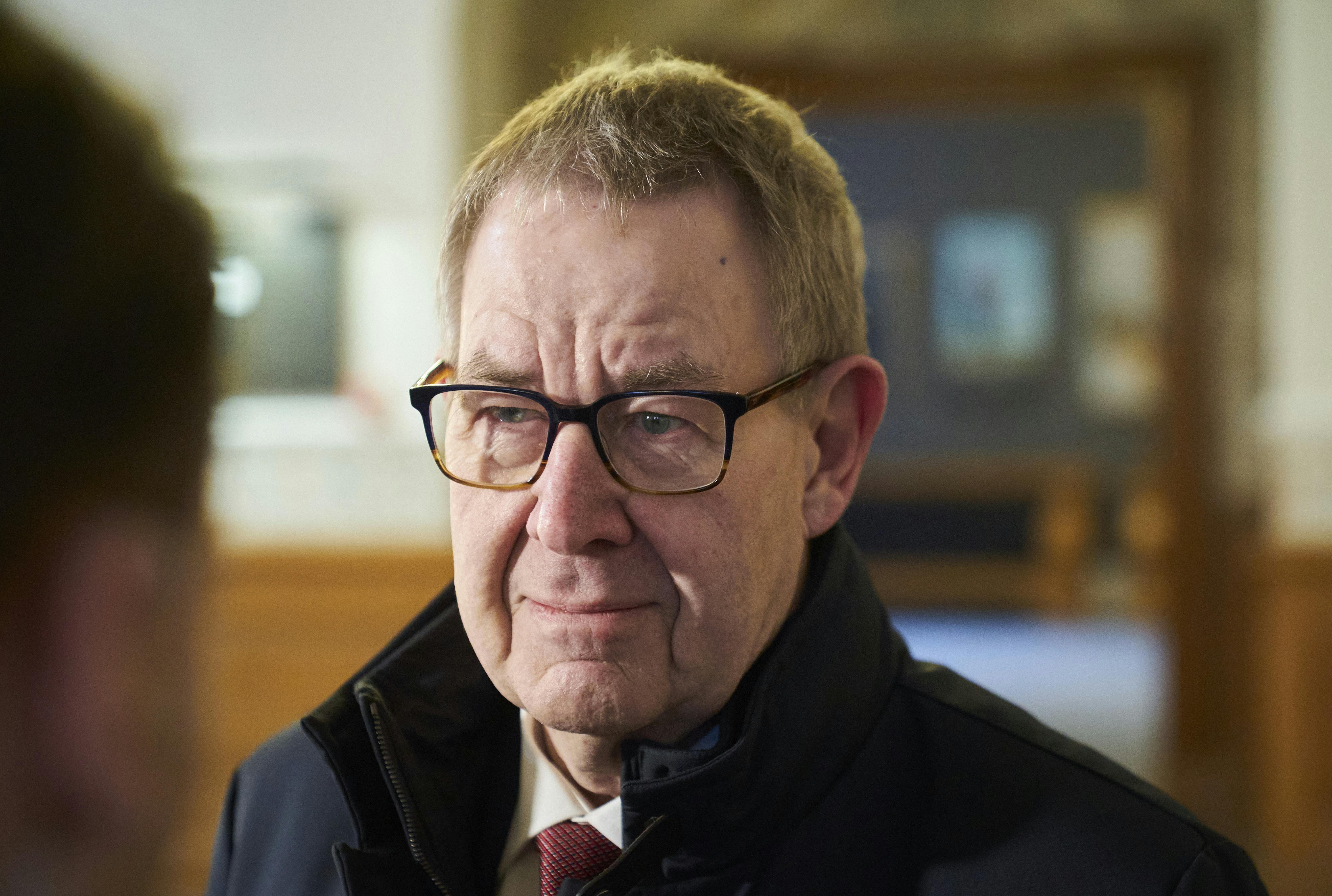 Poul Nyrup Rasmussen kan glæde sig til en aften i selskab med sin nye kæreste.