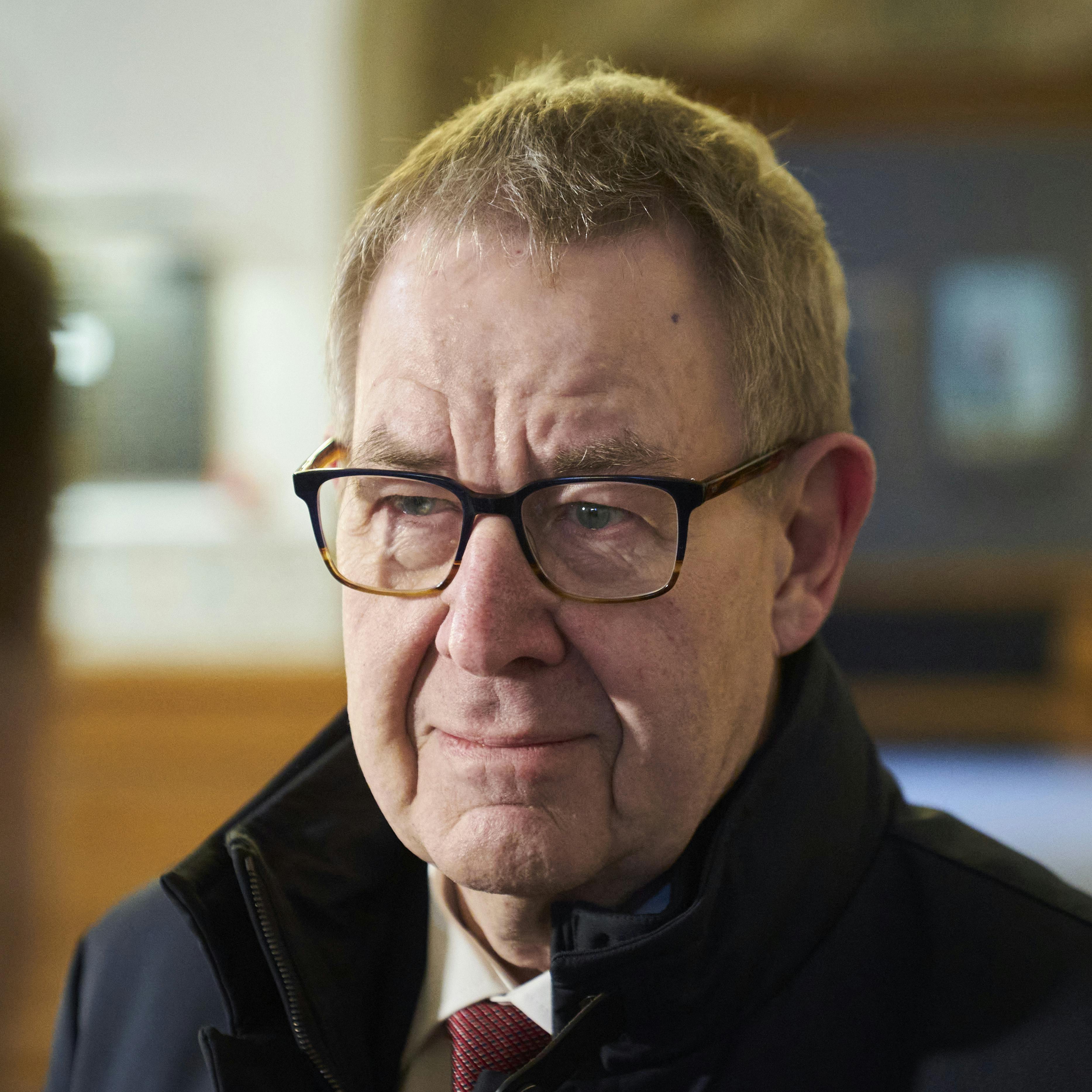 Poul Nyrup Rasmussen kan glæde sig til en aften i selskab med sin nye kæreste.