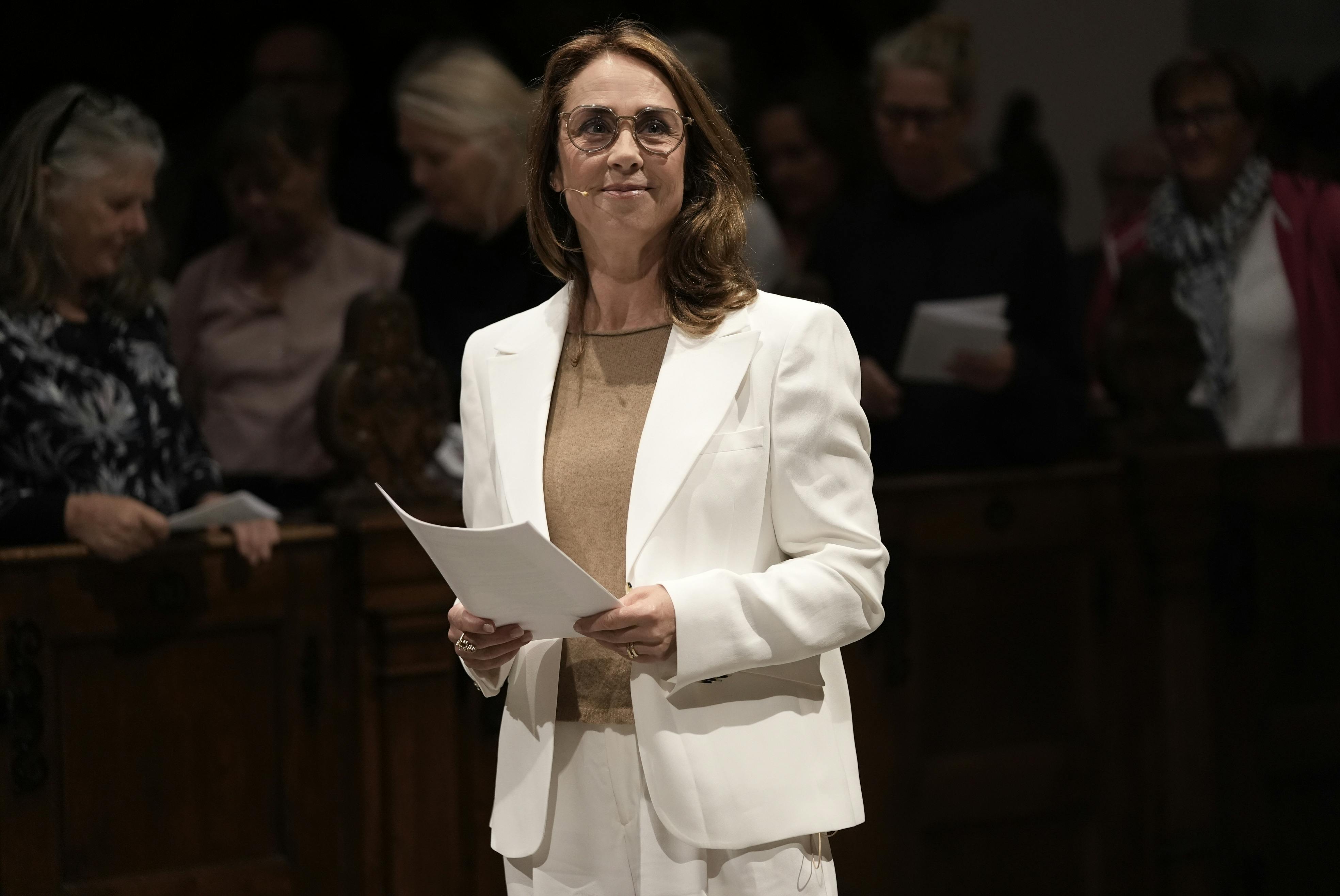 Skuespiller Sofie Gråbøl holdt tale til støttekoncerten.