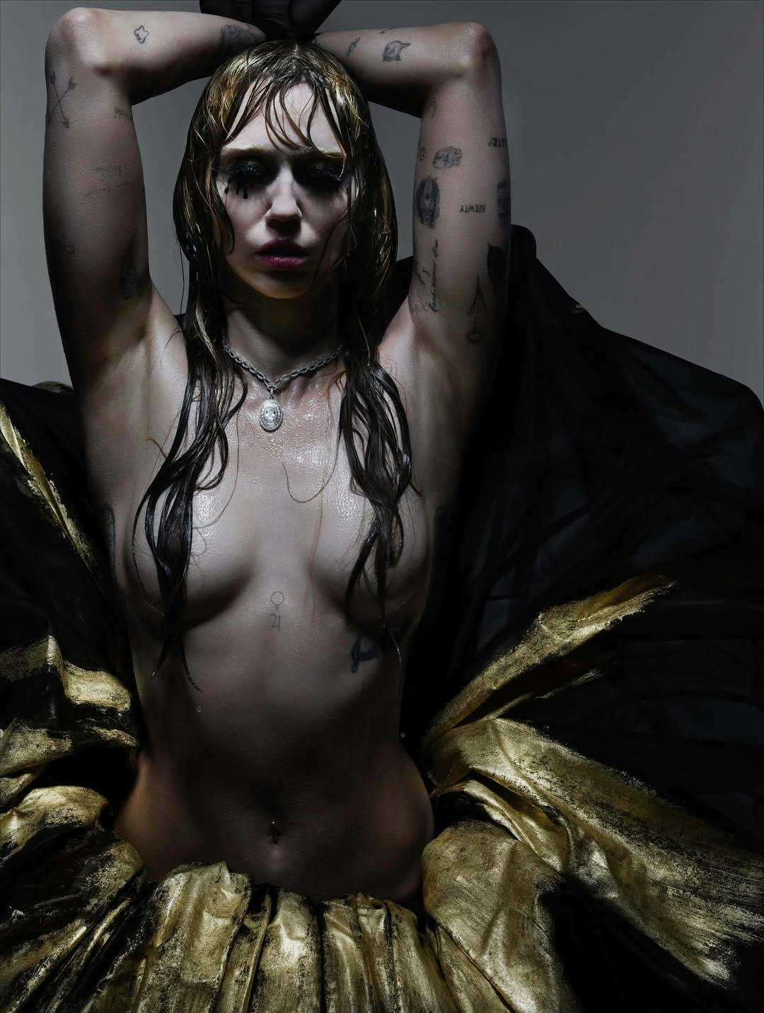 https://imgix.seoghoer.dk/2025-09-26/Miley---for-%40crfashionbook-.Thank-you-to-these-wonderful-people---%23loveyourteam-Story-for-%40crfa.jpg