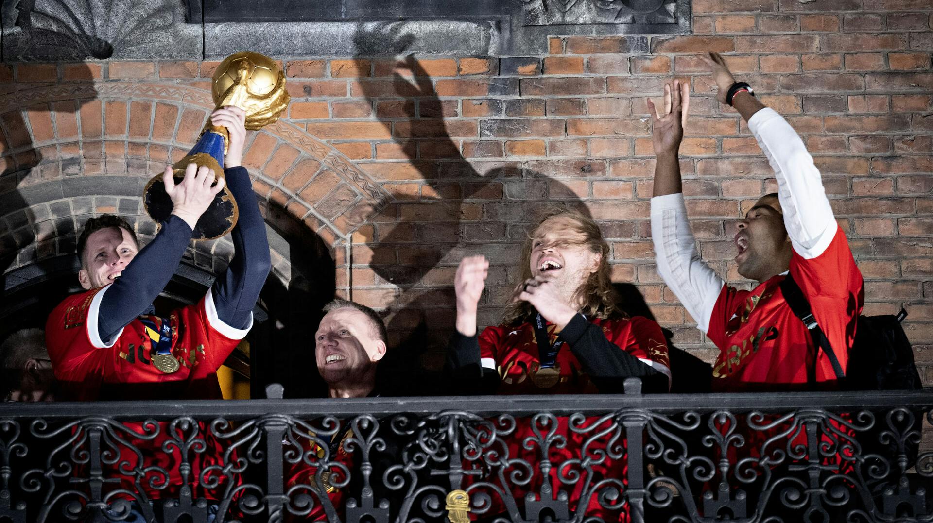 Kevin Møller, der blandt andet har tre VM-guldmedajler på cv'et, stopper i den nordtyske håndboldklub Flensburg-Handewitt.