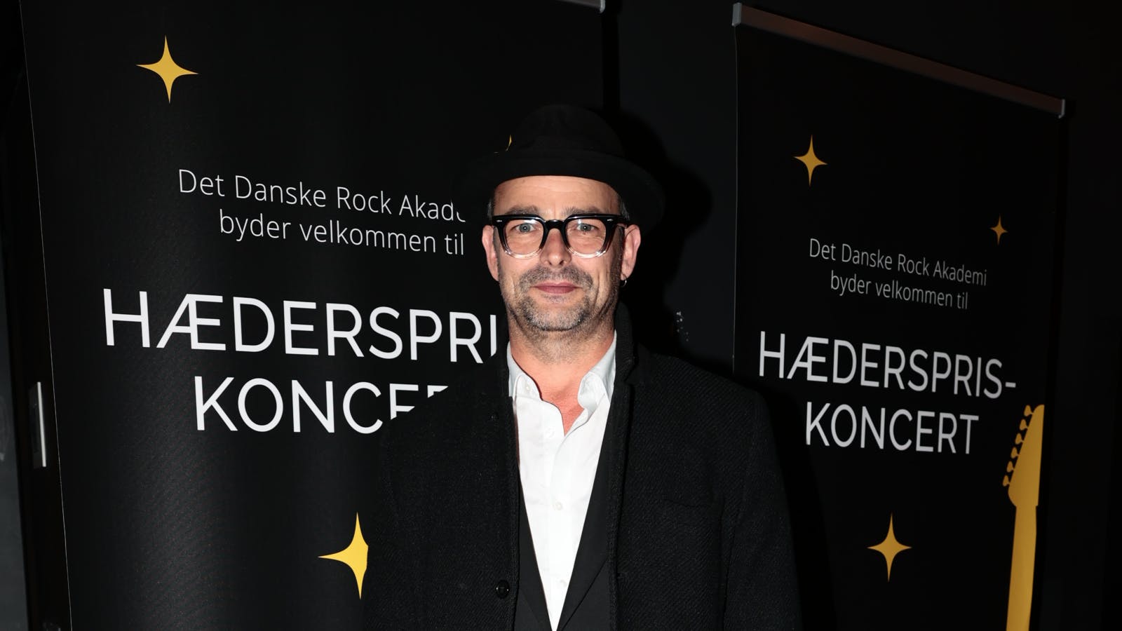 Det bliver enormt følsomt for Michel at optræde med sin fars, Peter Bellis, sange.