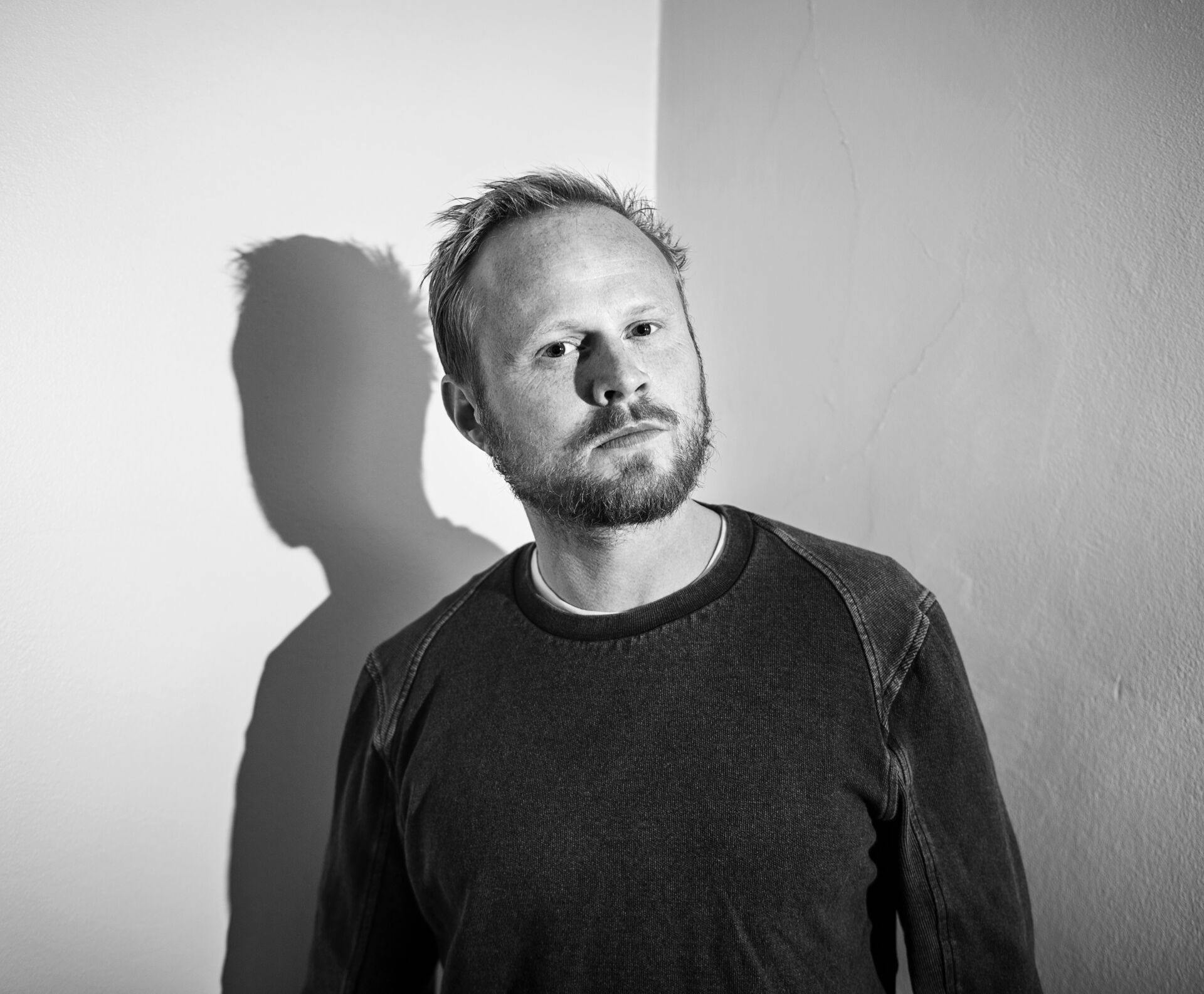 Jonatan Spangs tidligere kollega har ikke mange søde ord tilovers for ham.