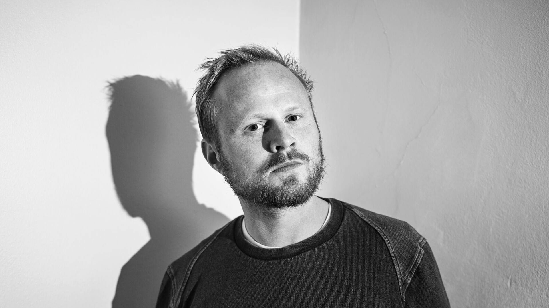 Jonatan Spangs tidligere kollega har ikke mange søde ord tilovers for ham.