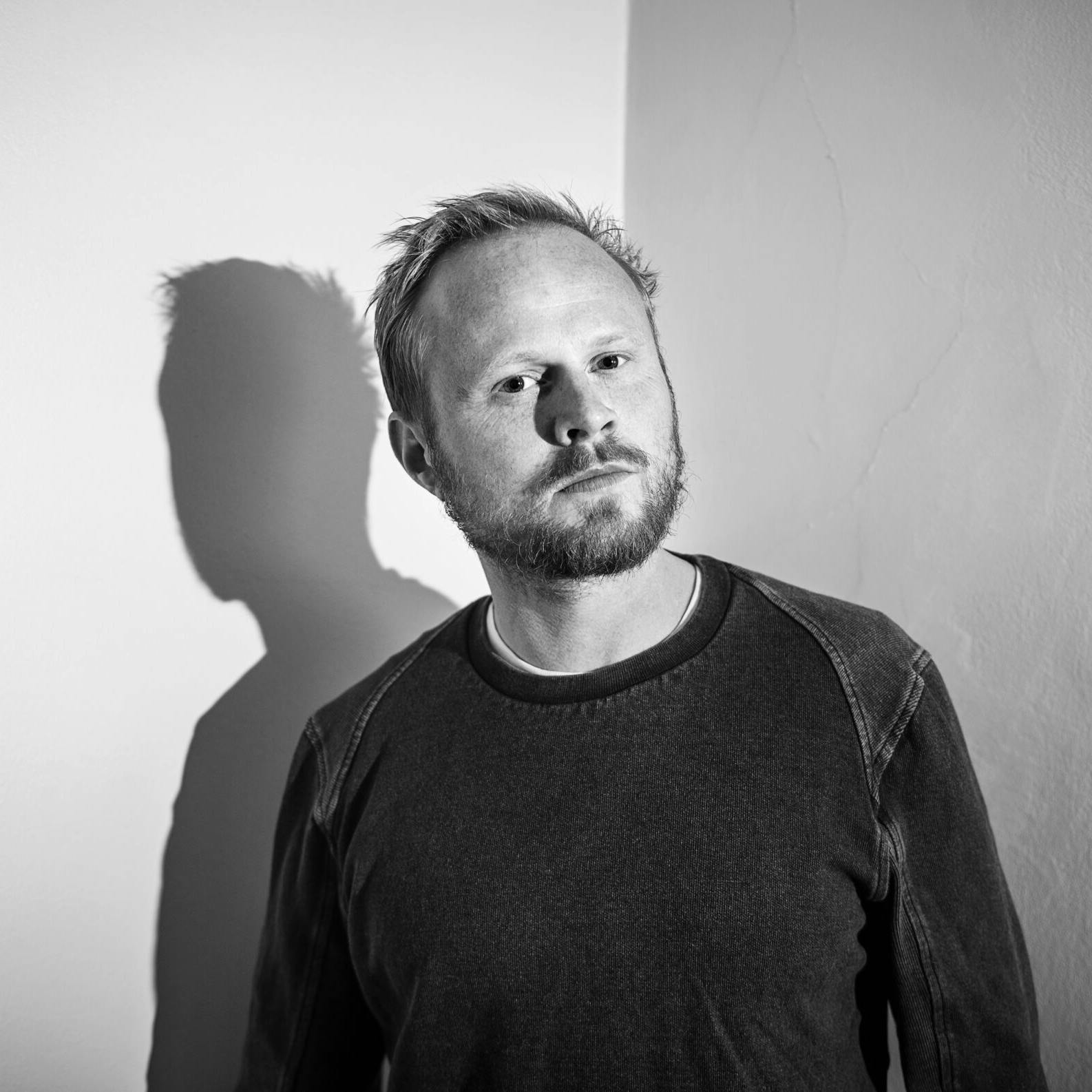 Jonatan Spangs tidligere kollega har ikke mange søde ord tilovers for ham.