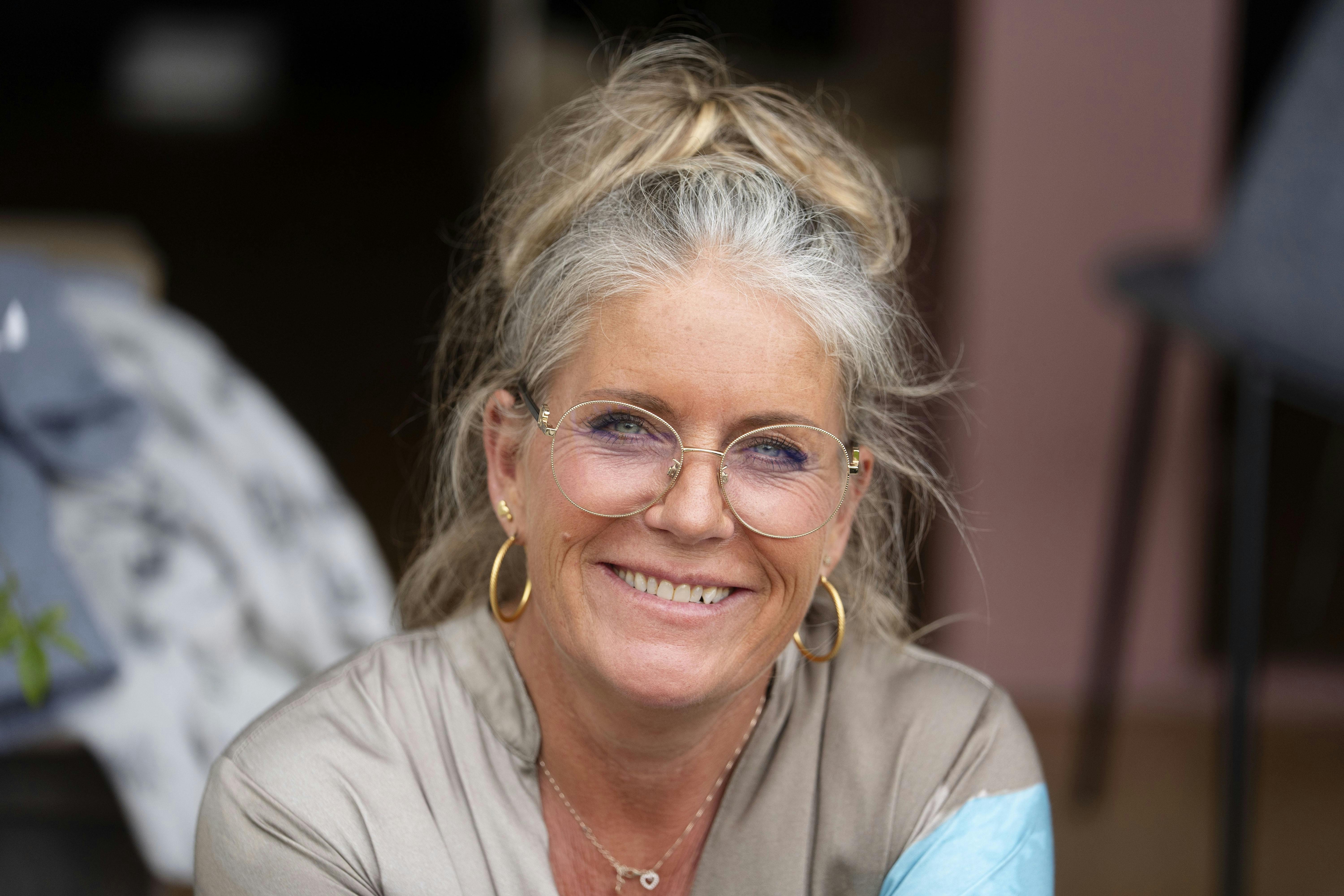 Tine Coster Joost, 52, meldte sig i december sidste år til ”Gift ved første blik”, mens hun sad og ventede på sønnen, der var til fodboldtræning.