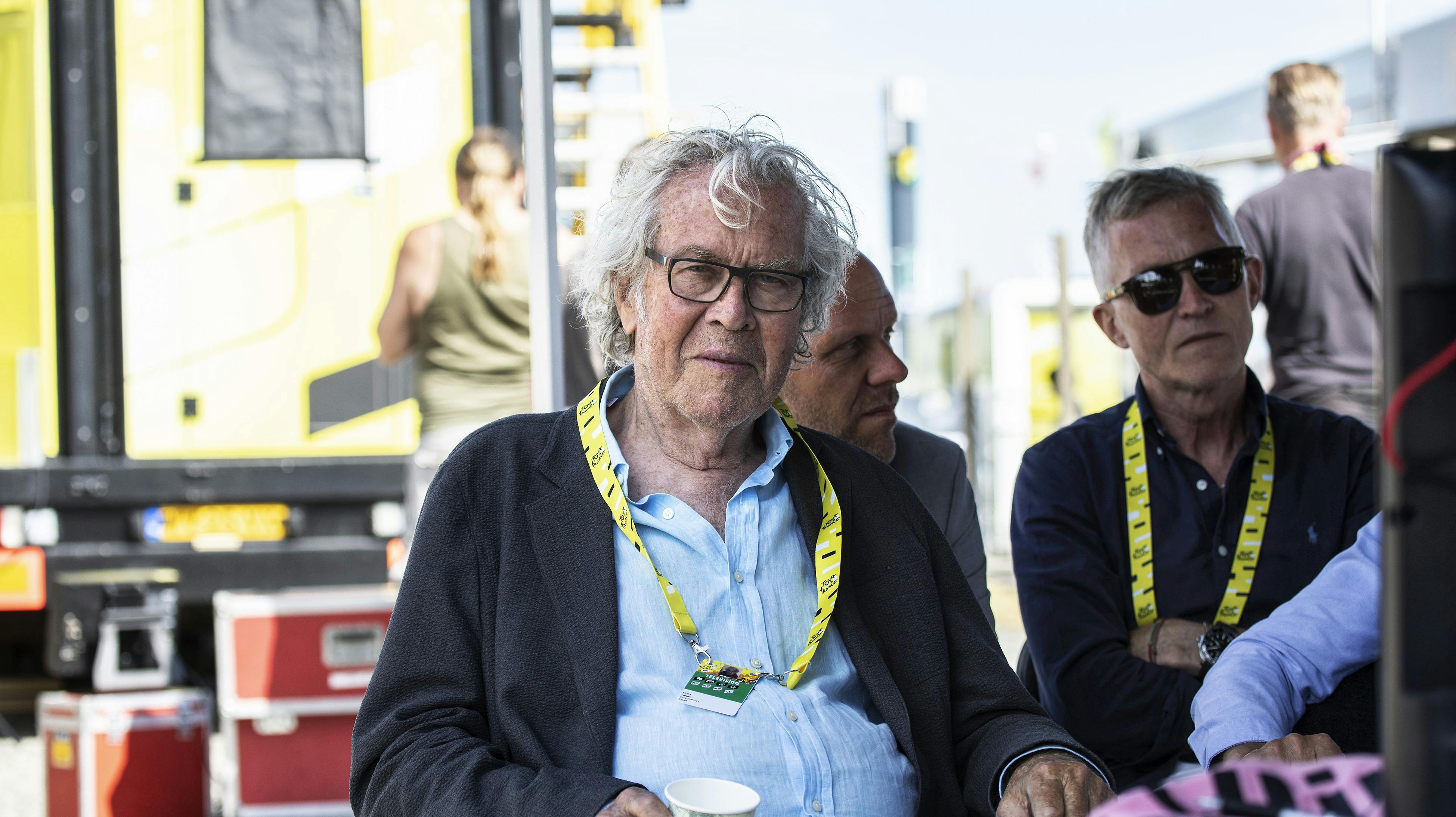 Jørgen Leth og Brian Holm (th.) arbejdede kun kort sammen under Tour de France-starten i Danmark 2022. Men de to var gode venner.
