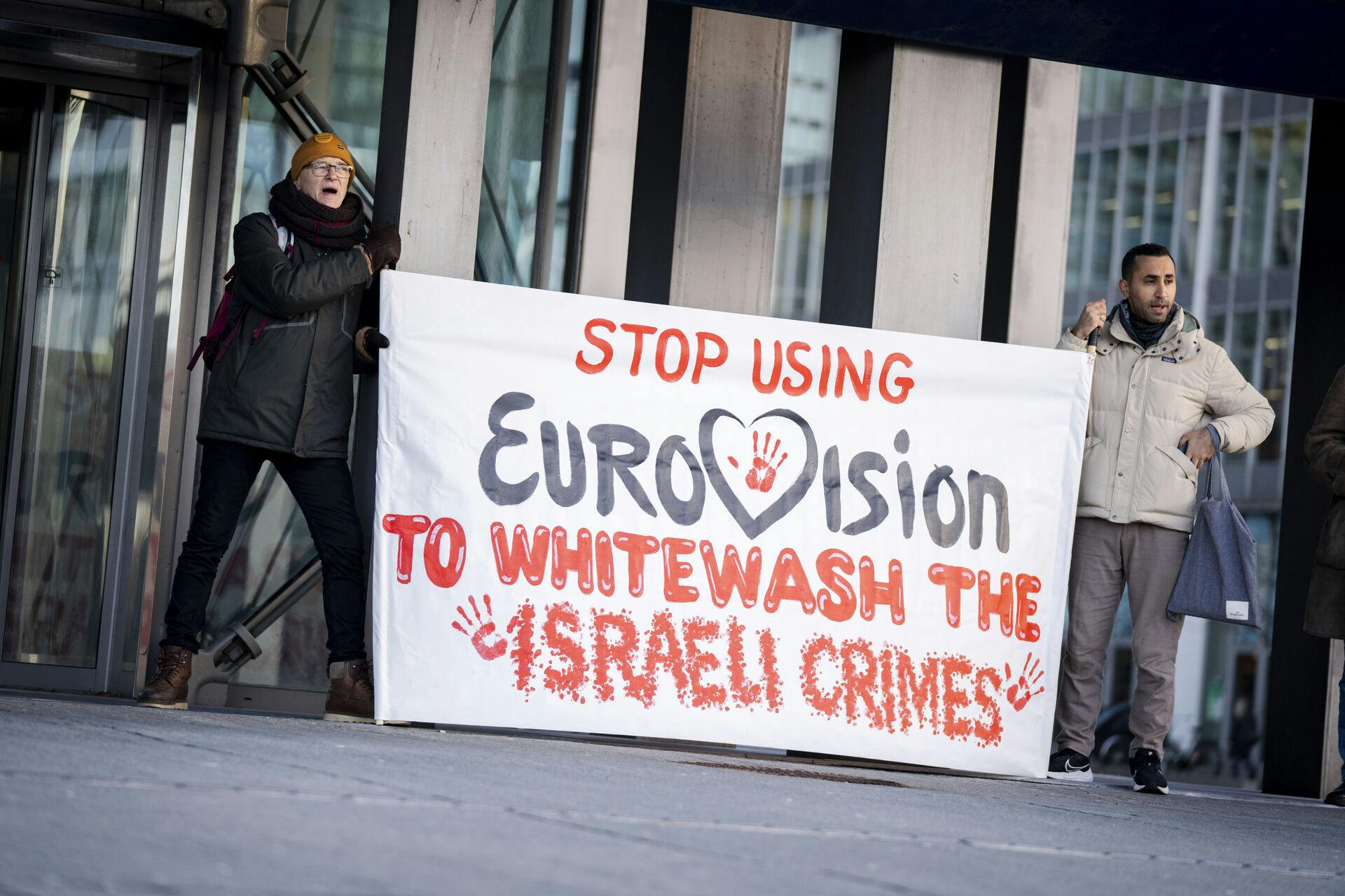 Demonstrationer som disse ved DR's hovedkvarter på Amager har ikke påvirket beslutningen. DR siger nemlig fortsat nej til at stemme Israel ud.