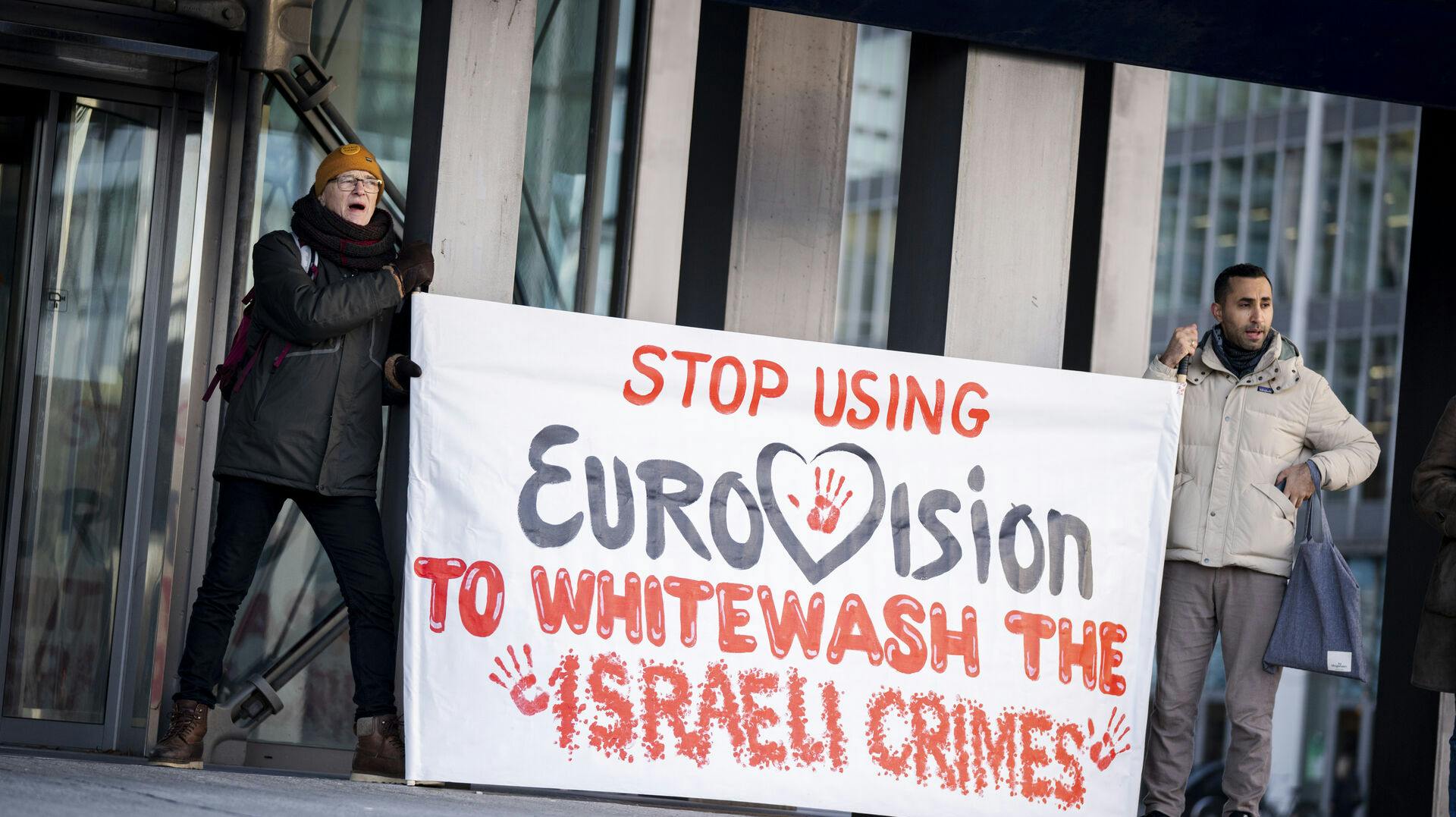 Demonstrationer som disse ved DR's hovedkvarter på Amager har ikke påvirket beslutningen. DR siger nemlig fortsat nej til at stemme Israel ud.