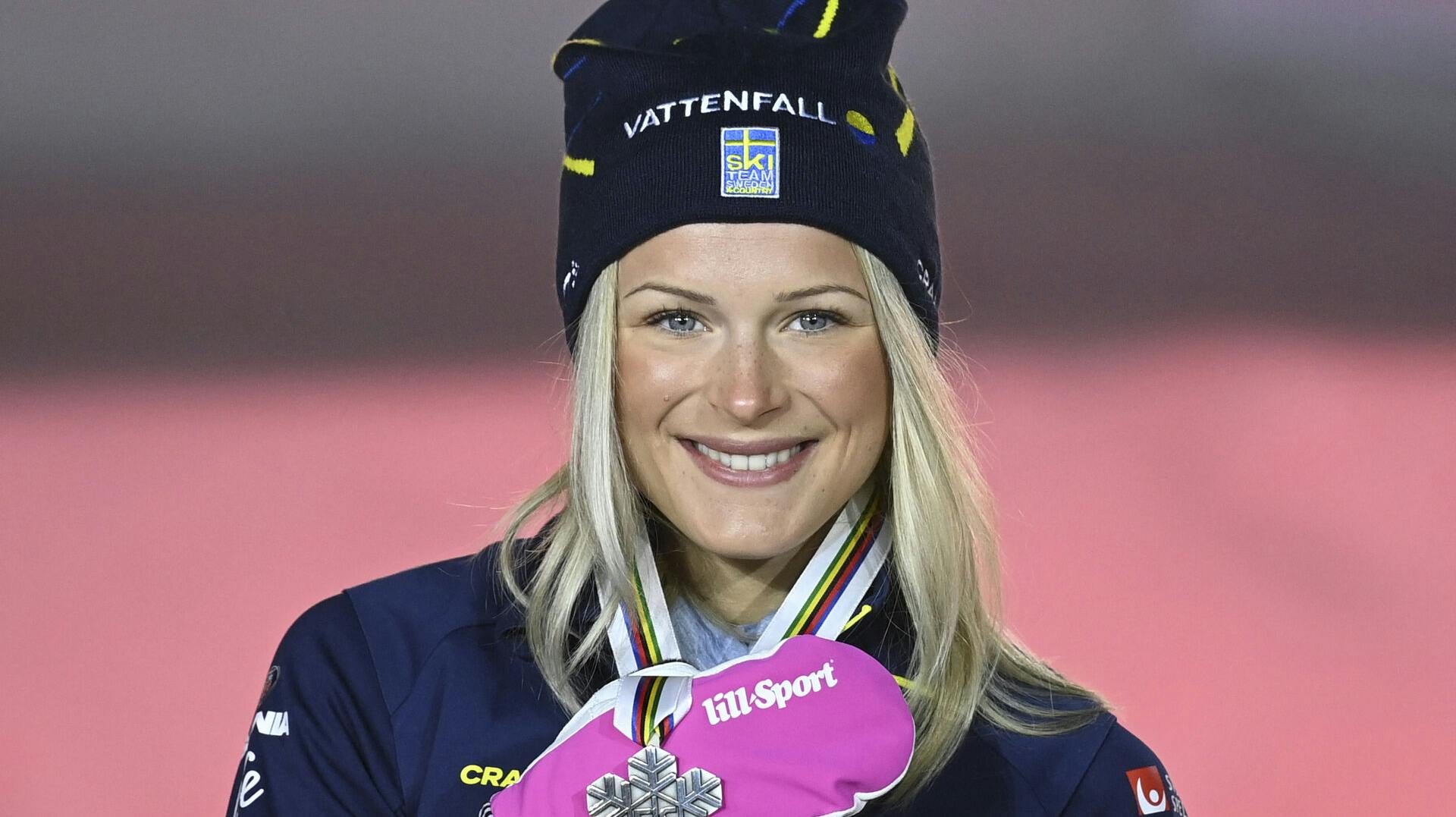 Second place Sweden's Frida Karlsson pose with her silver medal during the medal ceremony of the Women' Skiathlon 2x7, 5km event at the FIS Nordic Ski World Championships in Oberstdorf, southern Germany, on February 28, 2021. CHRISTOF STACHE / AFP