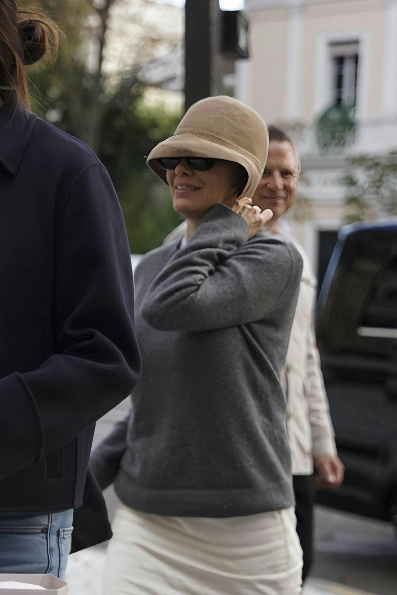 *EXCLUSIVE* Paris, FRANCE Pamela Anderson was spotted making her arrival at a Paris hotel. The actress and model drew attention as she checked in during Fashion Week. Pictured: Pamela Anderson BACKGRID USA 29 SEPTEMBER 2025 BYLINE MUST READ: Iammeysam / BACKGRID USA: +1 310 798 9111 / usasales@backgrid.com UK: +44 208 344 2007 / uksales@backgrid.com *UK Clients - Pictures Containing Children Please Pixelate Face Prior To Publication*