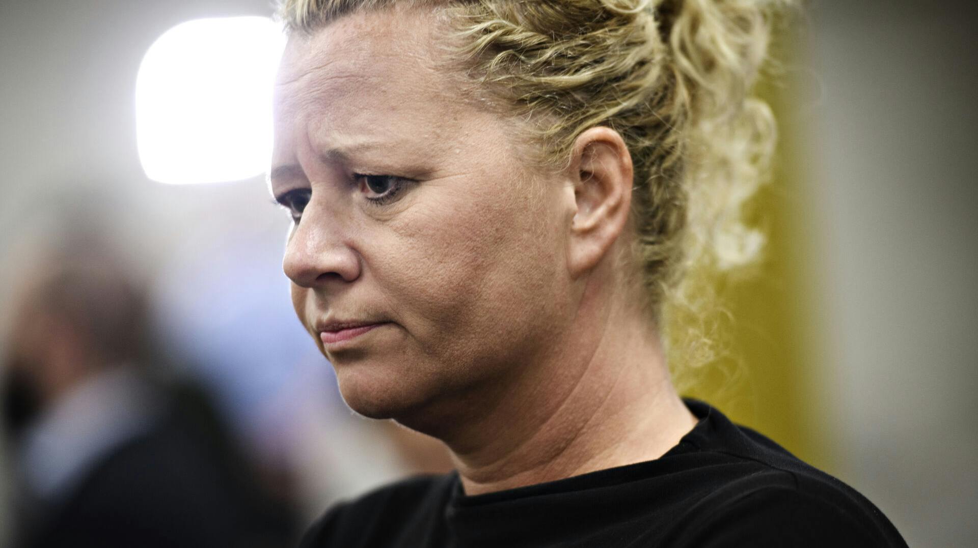 Sandy French siger undskyld for fejl i sit taxaforbrug og betaler 16.000 kroner tilbage, samtidig med at hun forlader DR efter otte år som nyhedsdirektør.