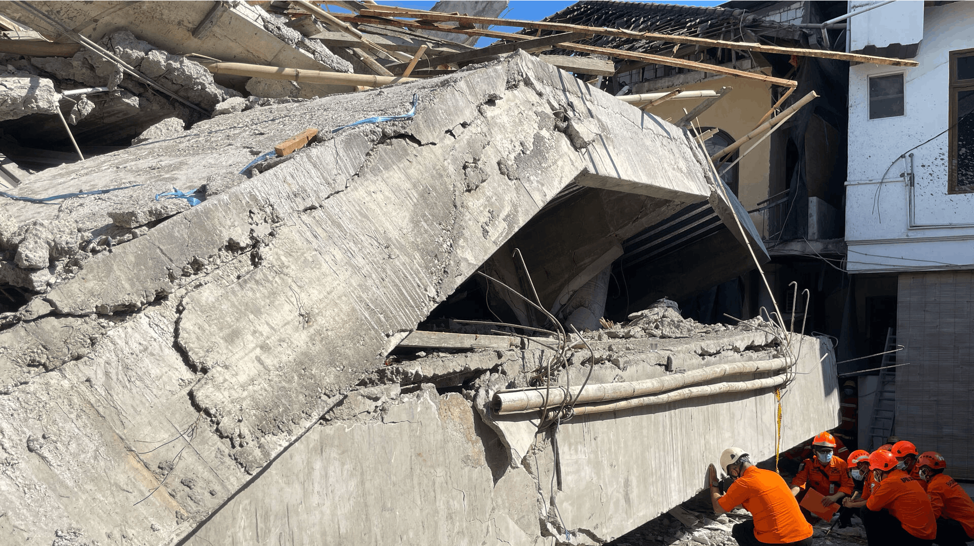 Rescuers search for victims after a building under construction collapsed, at an Islamic boarding school in Sidoarjo, East Java, Indonesia, Wednesday, Oct. 1, 2025. (AP Photo/Trisnadi)