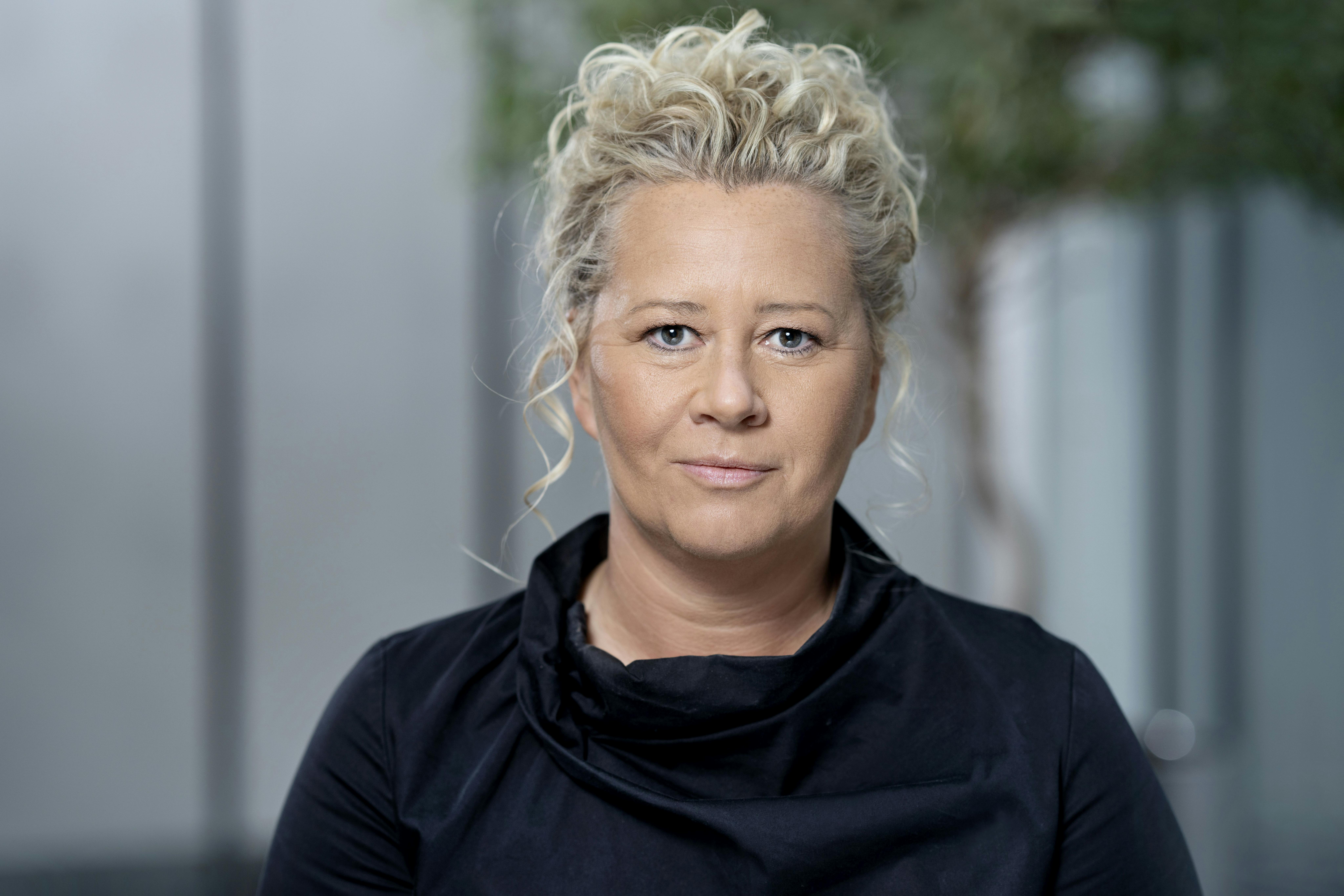 Sandy French tilbyder at betale 16.000 kroner tilbage til DR efter sine taxature, som hun har foretaget på DR's regning.