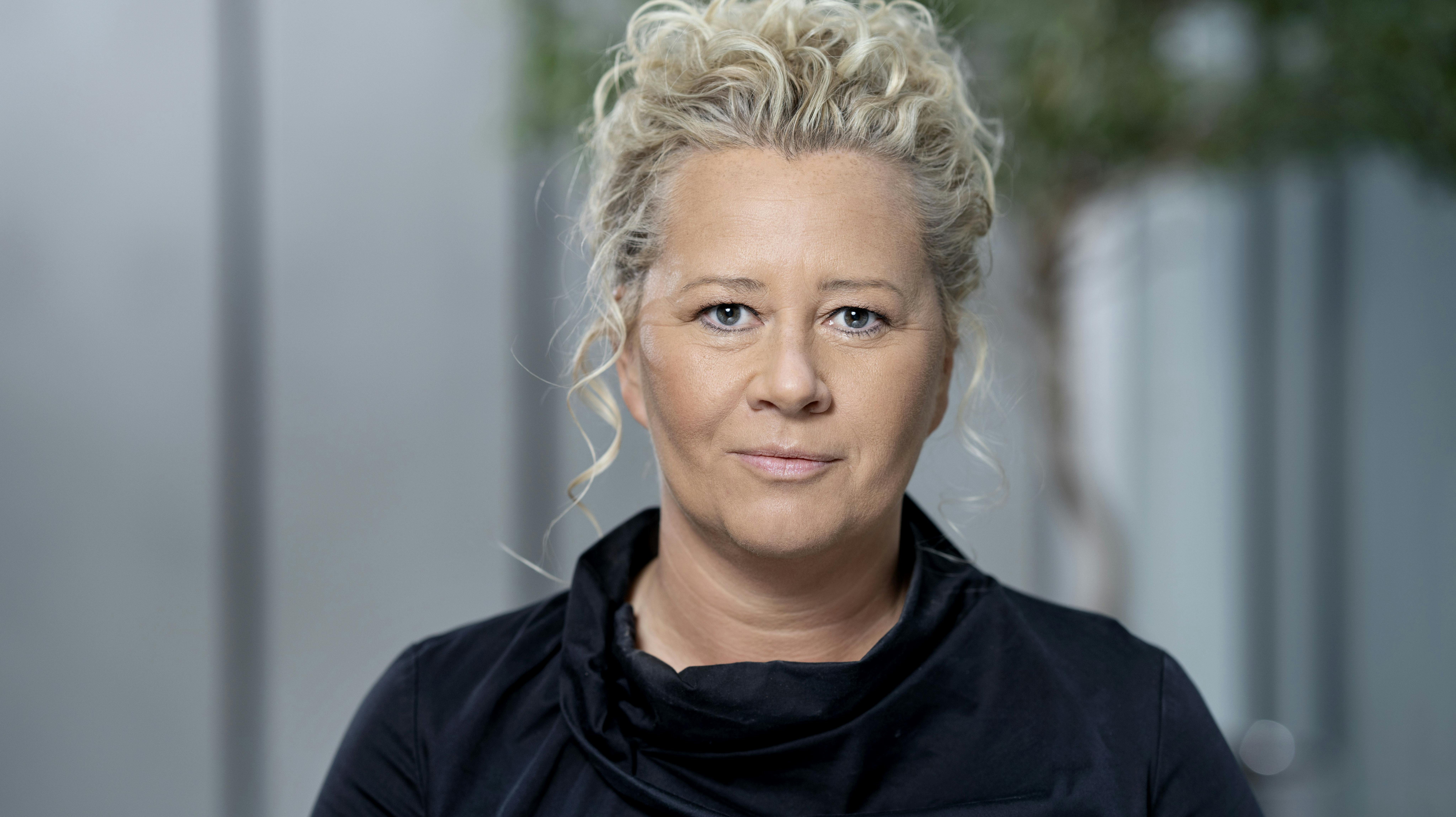 Sandy French tilbyder at betale 16.000 kroner tilbage til DR efter sine taxature, som hun har foretaget på DR's regning.