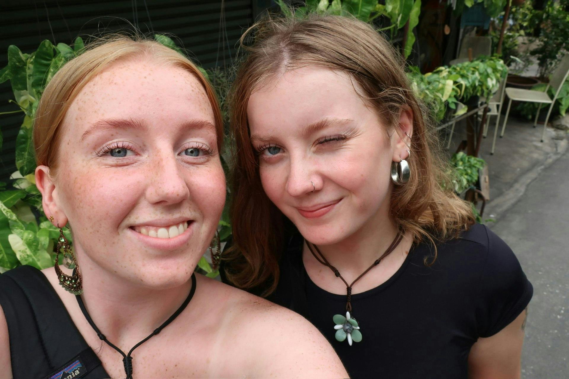 Fra venstre: Anne-Sofie Ørkild Coyman og Freja Vennervald Sørensen.