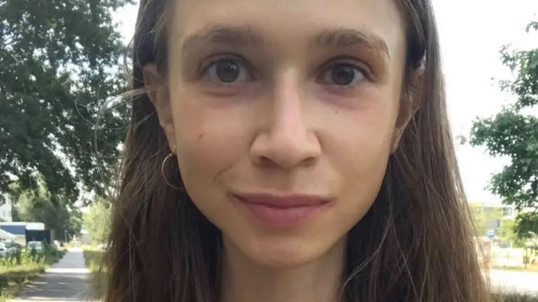 27-årige Karolina Krzyzak, blev sidste år fundet død på et hotelværelse på Bali – forinden havde den unge kvinde i alt for mange år levet af frisk frugt og intet andet