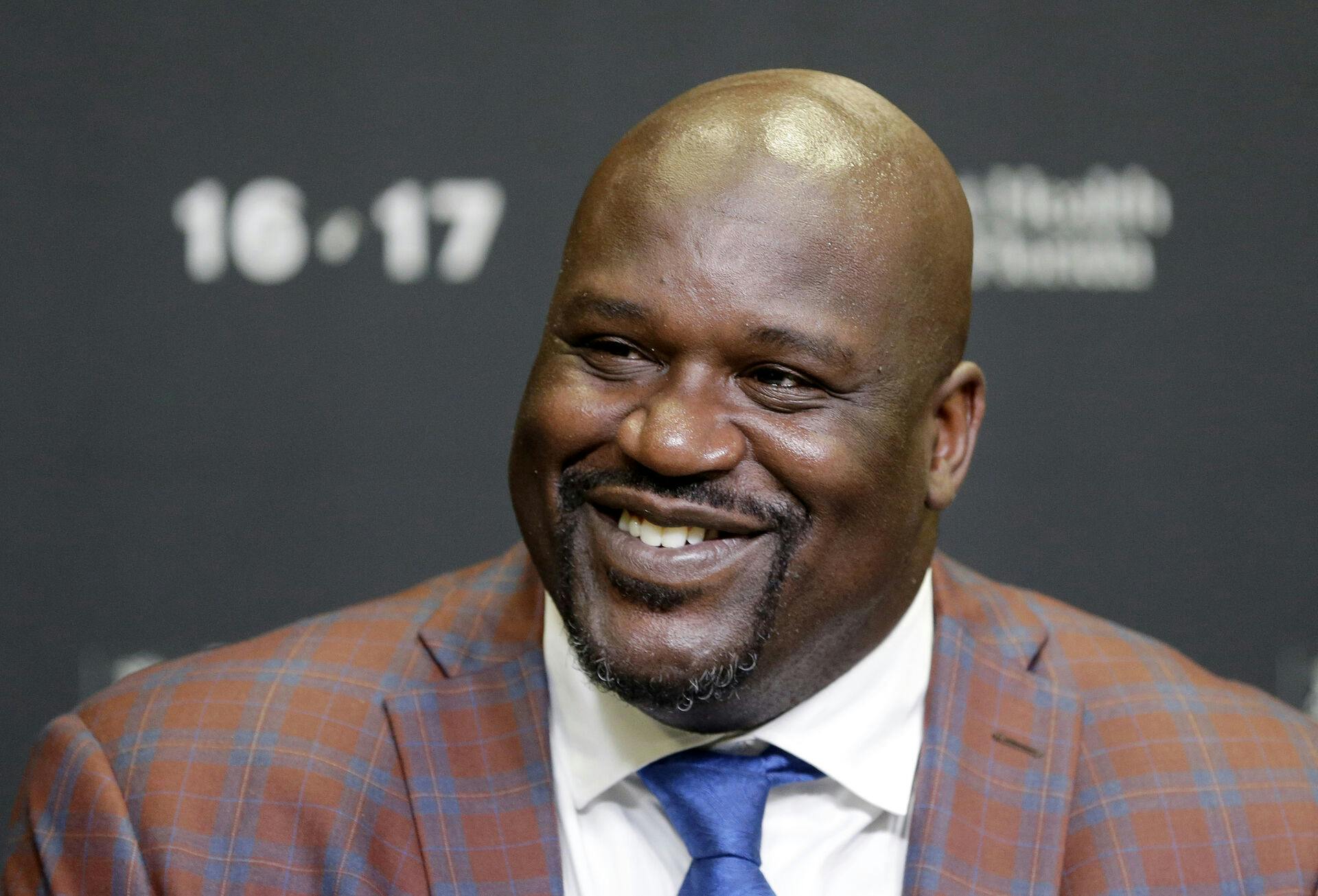 Den forhenværende basketball-legende Shaquille O'Neal svarer benhårdt igen på datingrygter.
