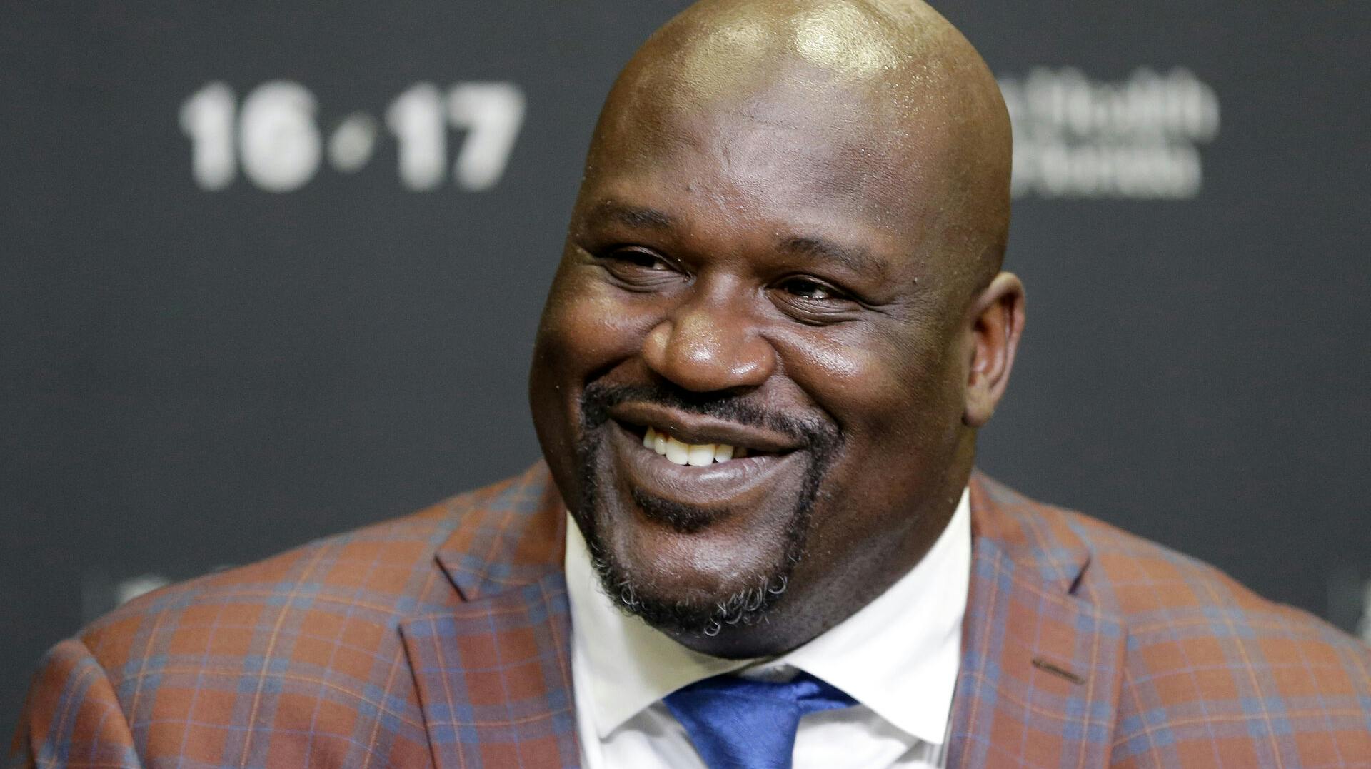 Den forhenværende basketball-legende Shaquille O'Neal svarer benhårdt igen på datingrygter.