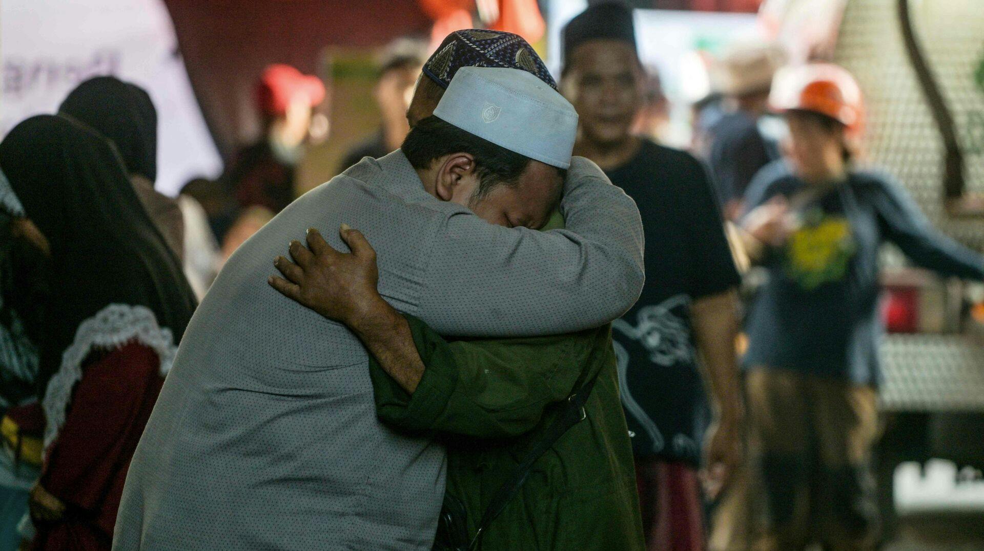 En kostskole på den indonesiske ø Java er kollapset, og flere har mistet livet.