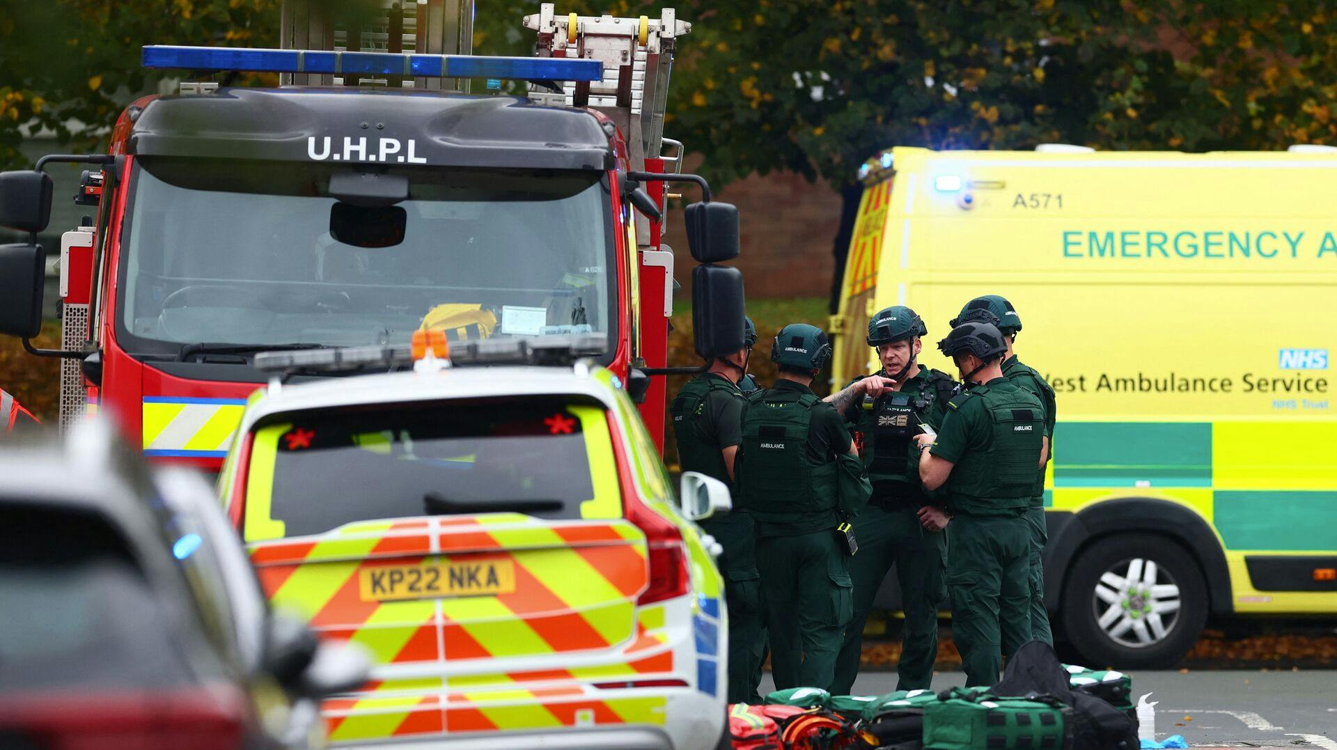 En person er ifølge Manchester Evening News død efter et angreb foran en synagoge i den engelske by. Den mistænkte gerningsmand meldes ligeledes dræbt.