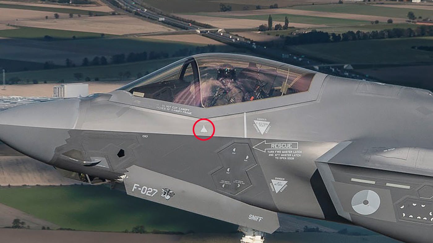 Et hollandsk kampfly af typen F-35A har fået påtrykt en lille drone på siden - det sker kun, når flyet har skudt en drone ned.