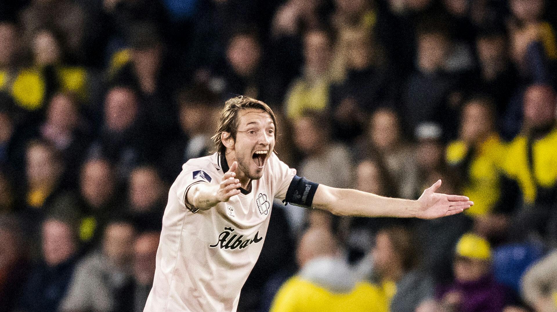 Rasmus Falk er ikke med i aftenens kamp. 