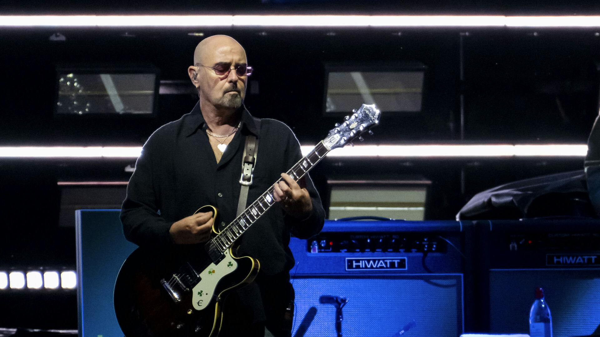 Paul "Bonehead" Arthurs melder afbud til de kommende Oasis-koncerter. Guitaristen blev tidligere på året ramt af prostatakræft.