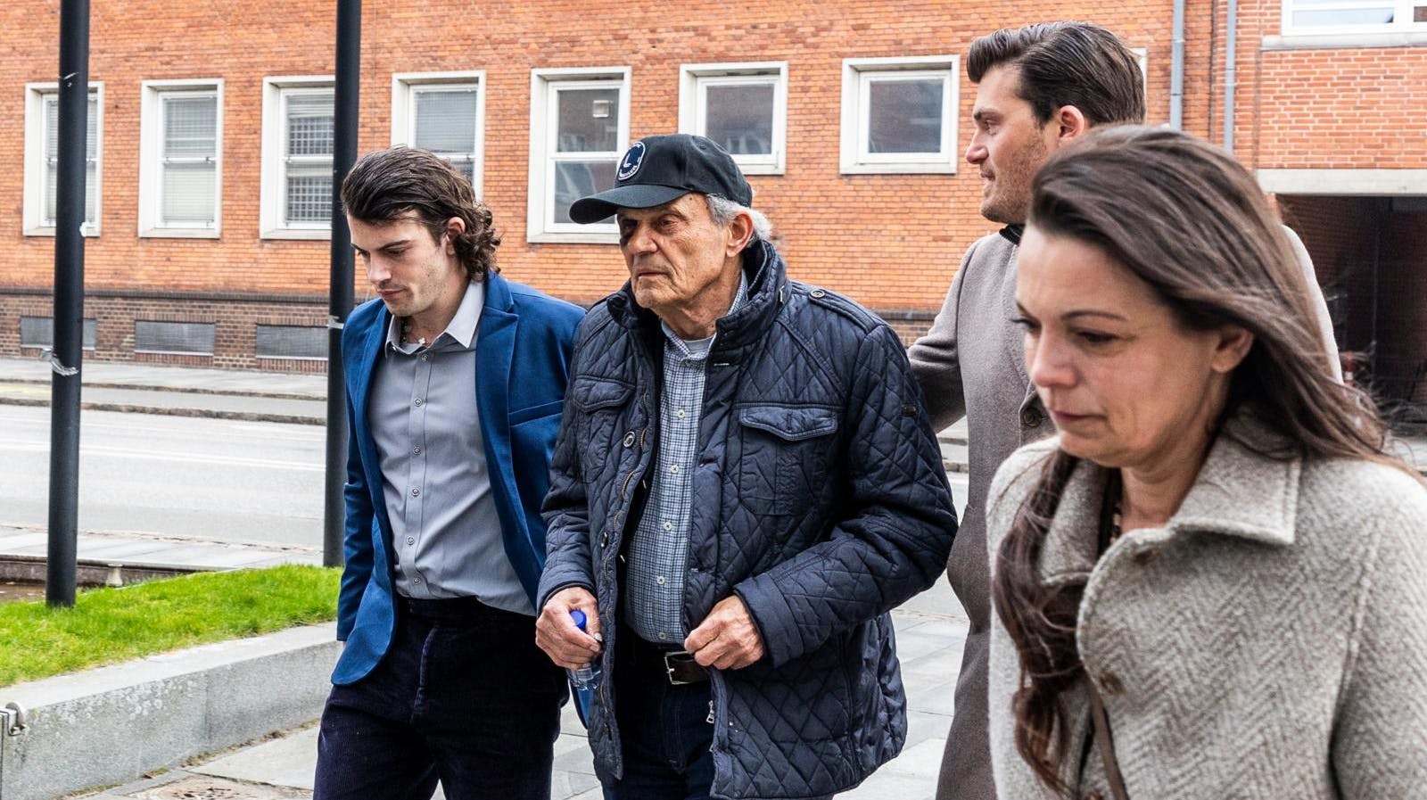 I byretten var Karsten Ree flankeret af sine sønner. I landsretten mødte han ikke op.