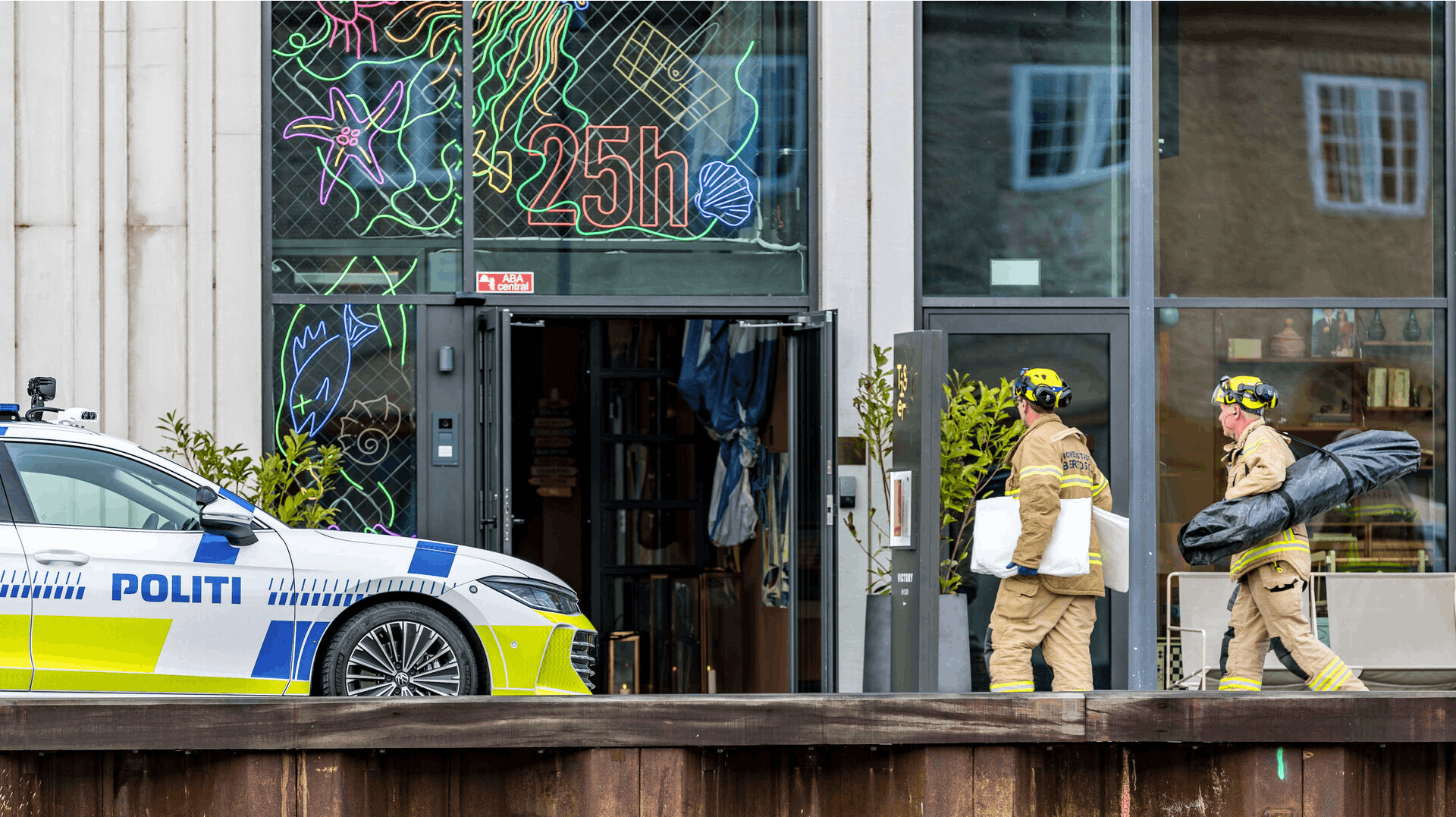 Københavns Politi og brandvæsnet er til stede på Papirøen i København.